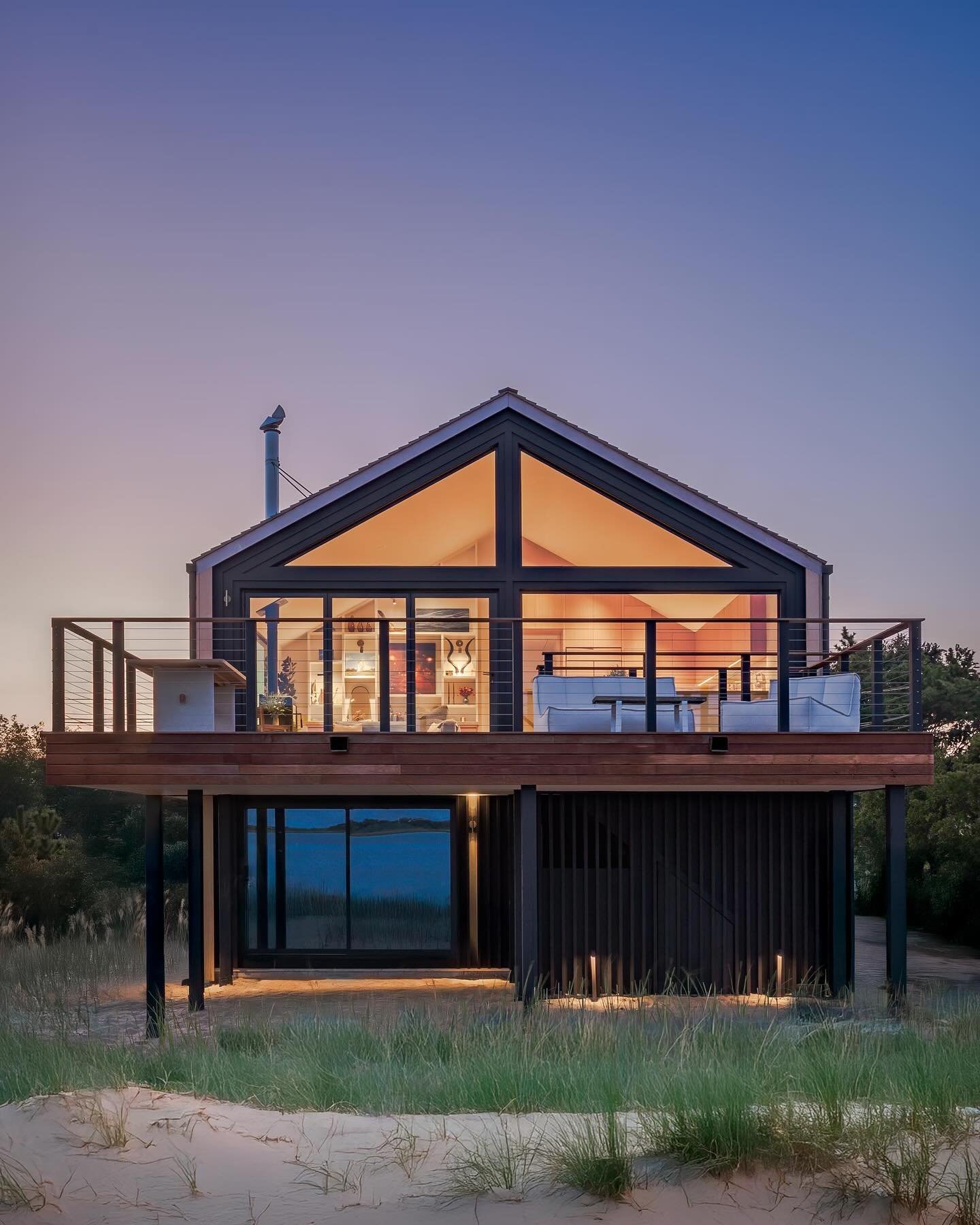 This simple, elevated, modern home is the perfect perch for monitoring the horizon and watching the light change on the bay.

#modernsurfarchitecture 
#moderncoastal 
#innovativedesign 
#amagansett
#hamptonsstyle 
#residentialdesign
#modernpatadisebd