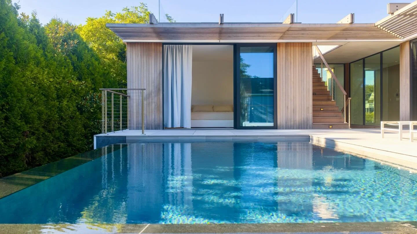 Offering a striking foil to the cold winter weather, our Montauk Beach house celebrates dreamy indoor outdoor living.

Step directly from the living room into the swimming pool or ascend to the roof to soak in ocean views from the hot tub.

Berg Desi