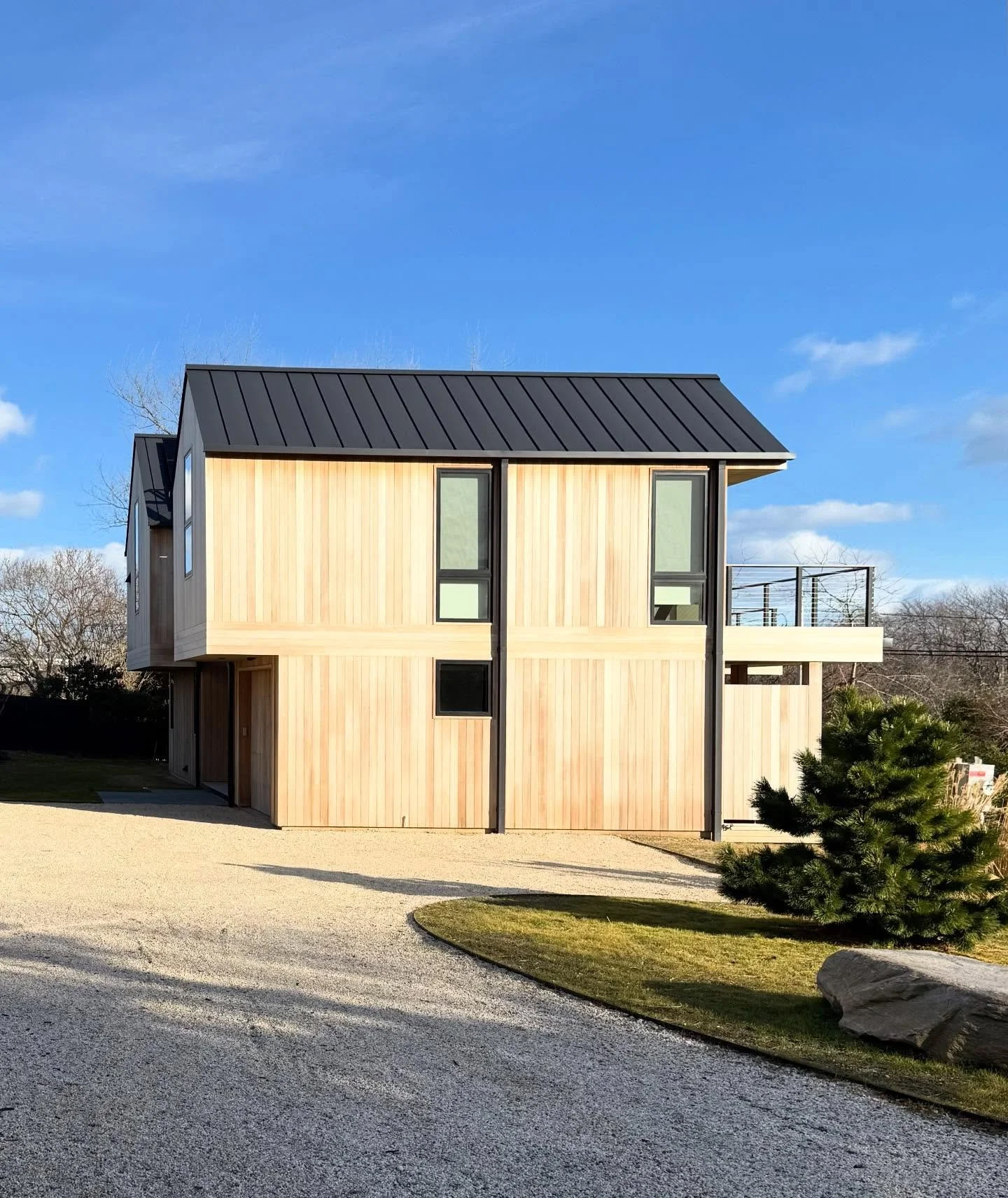 A sunny day in Montauk accentuates the clear simple geometry of the twin gables house.

#moderngables 
#warmmodern 
#innovativedesign 
#designexcellence 
#modernparadisebda
