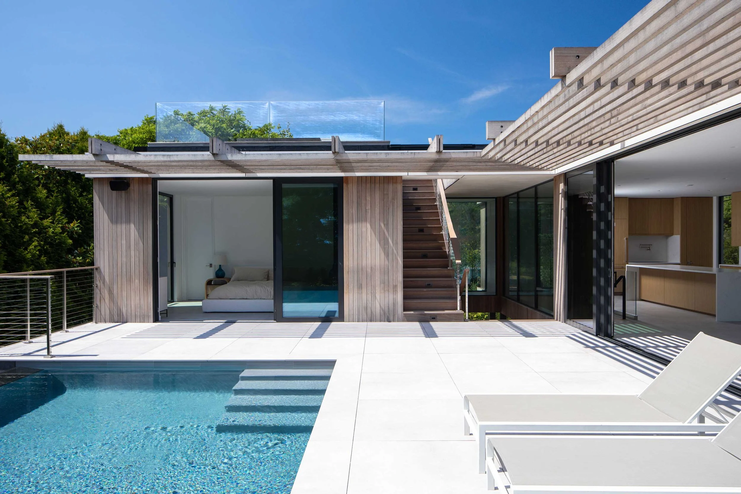 Modern East Hampton home with infinity-edge pool