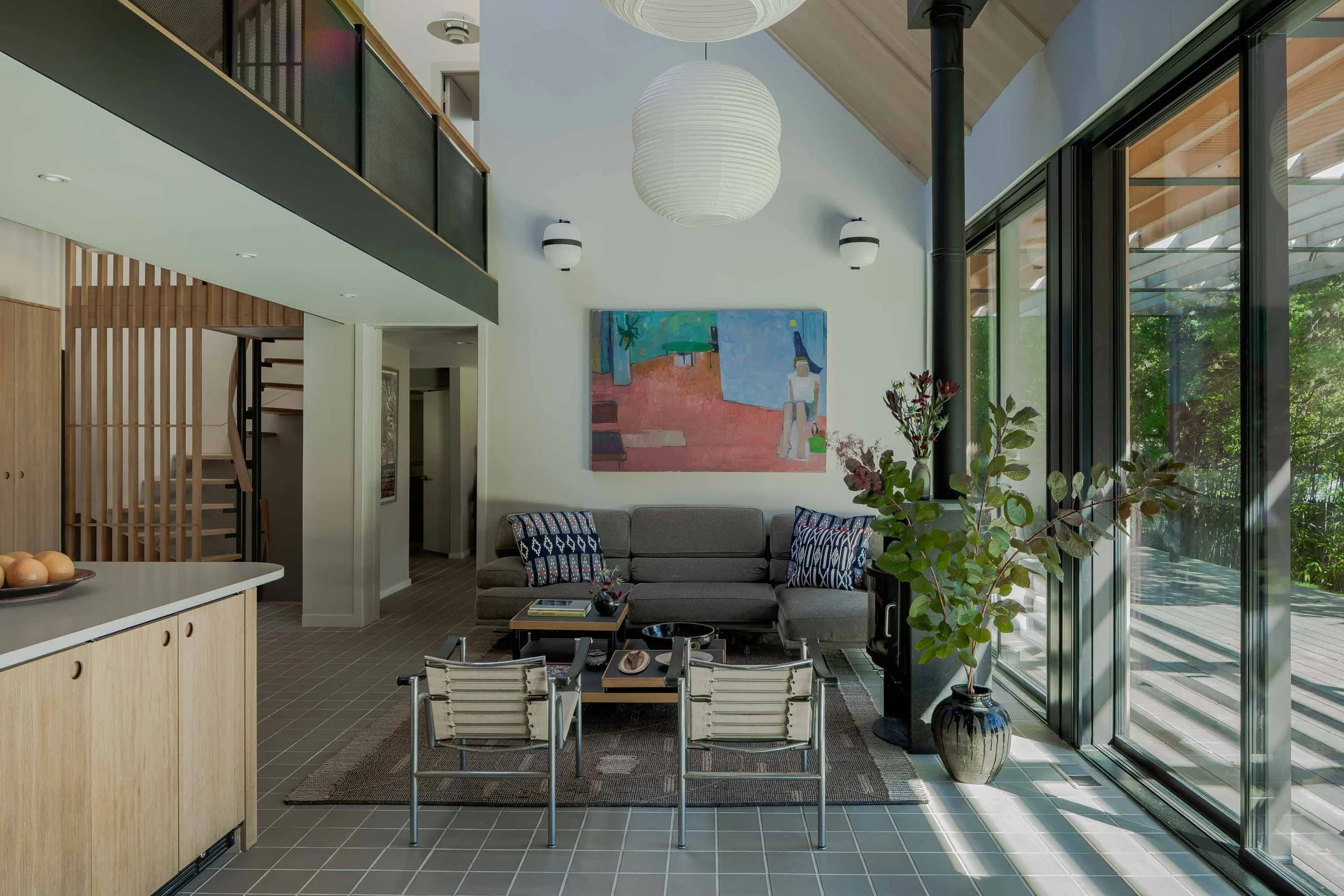 bergdesign-modern-living-room-renovation-accabonac-harbor.jpg