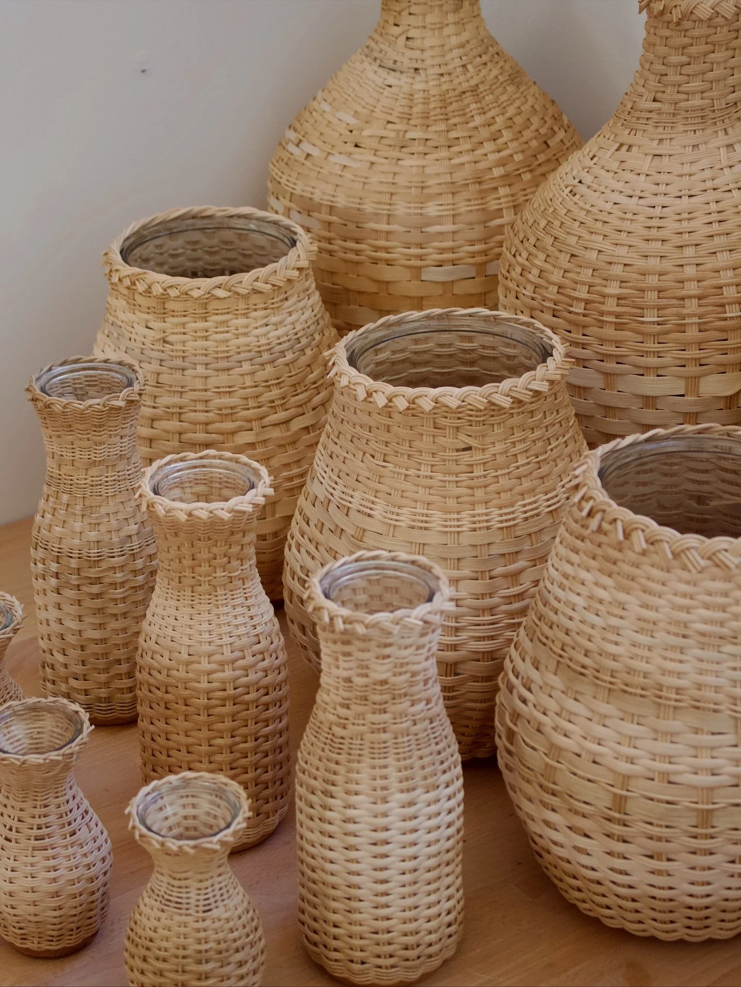 Join me tonight at @patinahomeandgarden! First look at our collaboration, a collection of vases built from remnant reed 🪹🧶