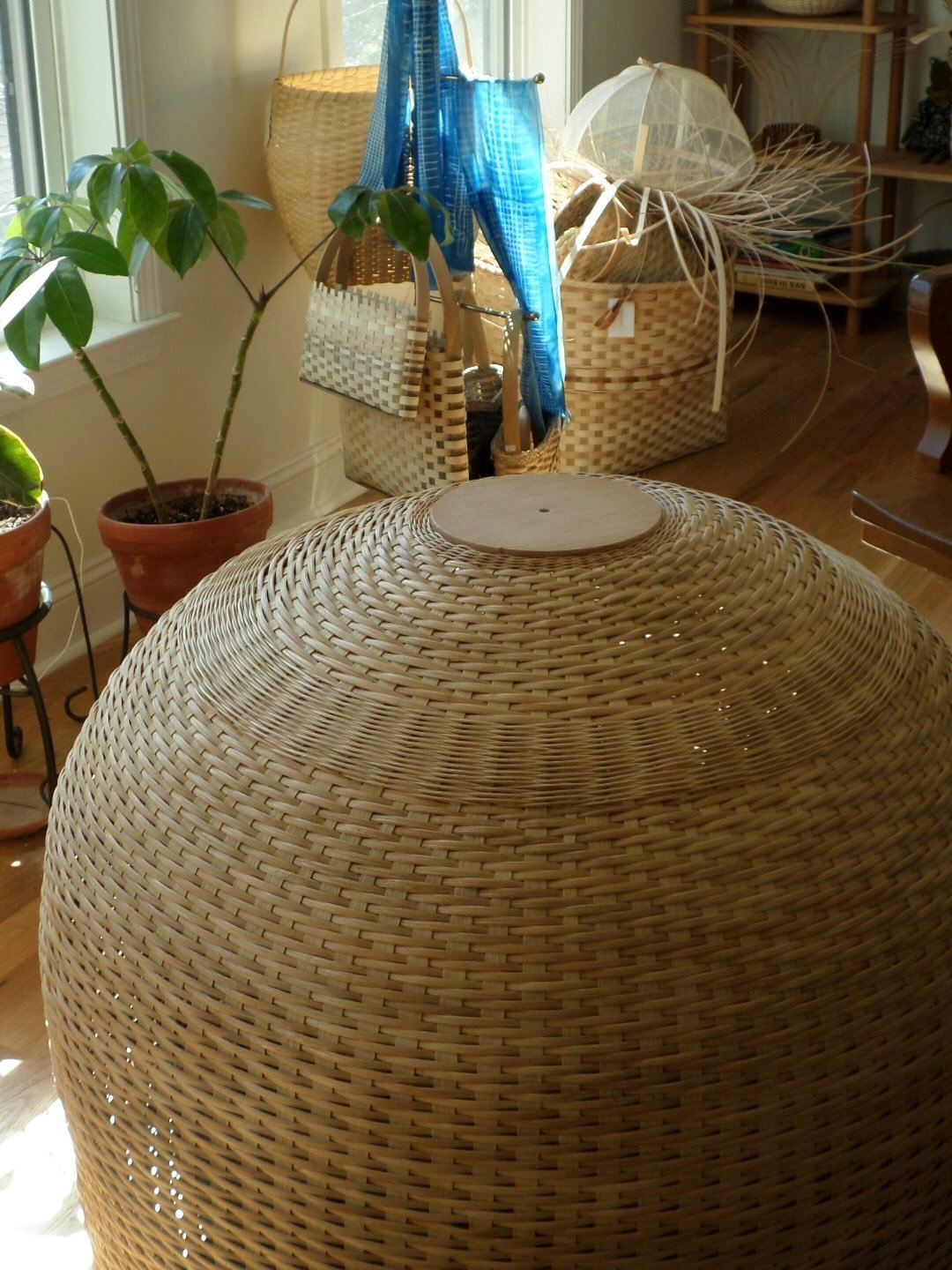 Backwards process on an all consuming pendant