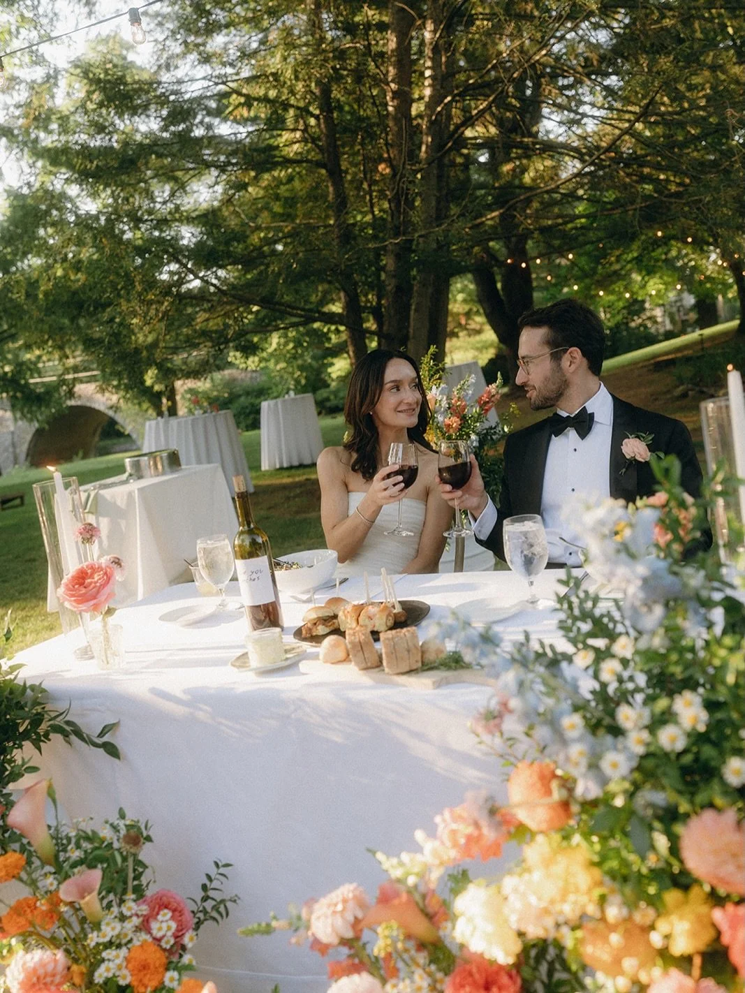 Moments worth holding onto from Ella and Steven&rsquo;s wedding day🤍

Venue @elizabethhouseleedsny 
Planner @smneevents 
Catering @craftedcateringandevents 
Photography @randirobertsphoto 
Ceremony Strings @musicboutiquenyc 
DJ @uptownsoundsny 
Bar 