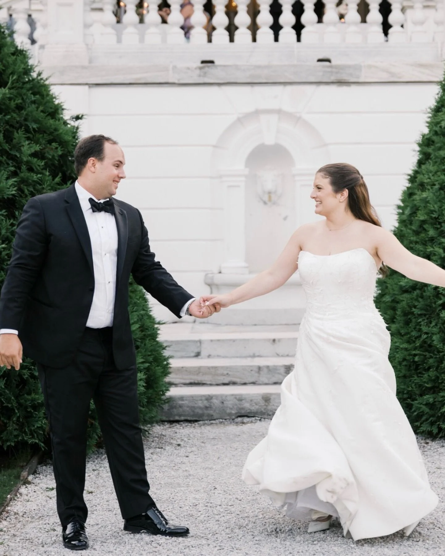 Forever reliving this enchanting day with Alessandra and James🥂✨

Bride and Groom @alessandrazizzo @jamescarbone24 
Planning and Design @kellystrongevents 
Venue @weddingsatthemountlenox 
Catering @craftedcateringandevents 
Photography @leilabrewste
