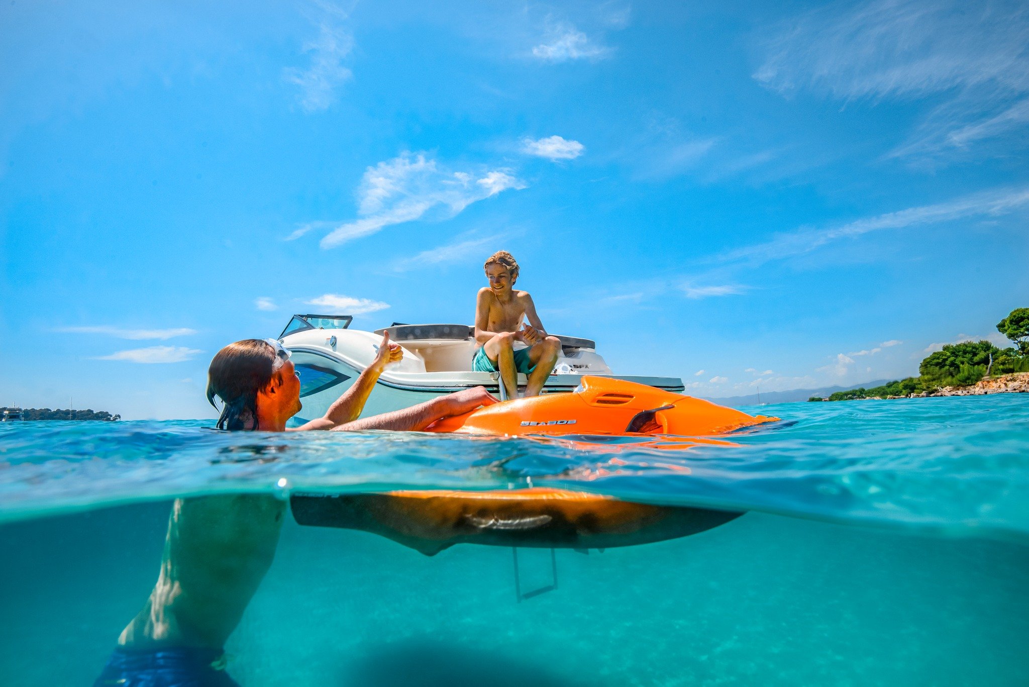 Underwater Rocket: SEABOB Jet Ski Propels Riders to New Depths