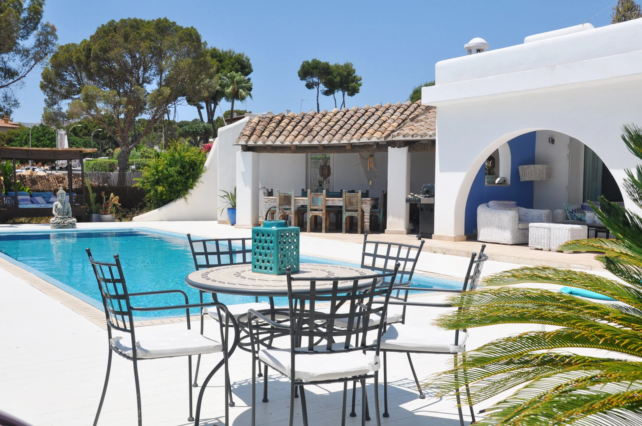 4. Outdoor dining.jpg