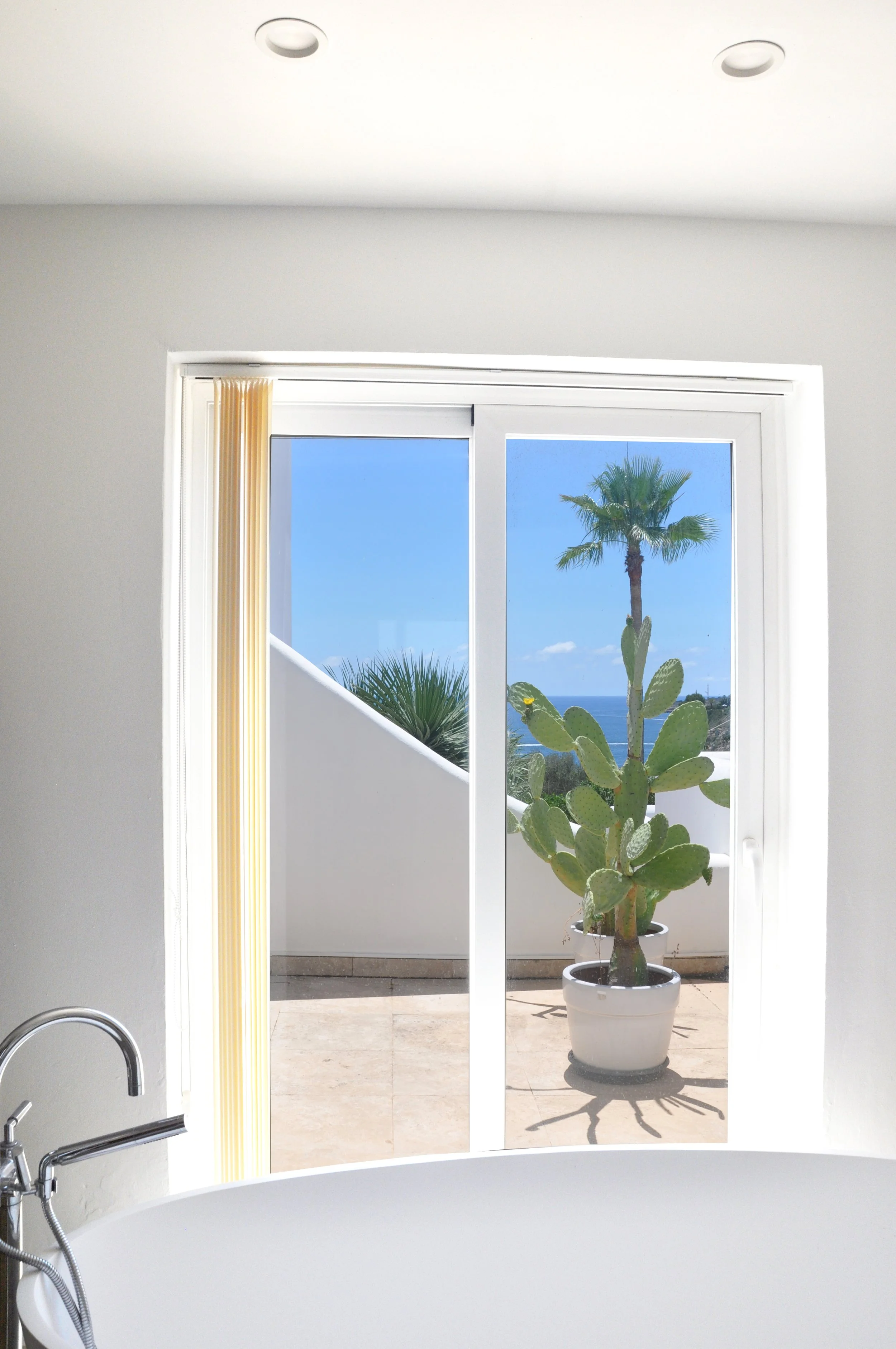 24. Sea view Master bedroom en-suite bathroom.jpg