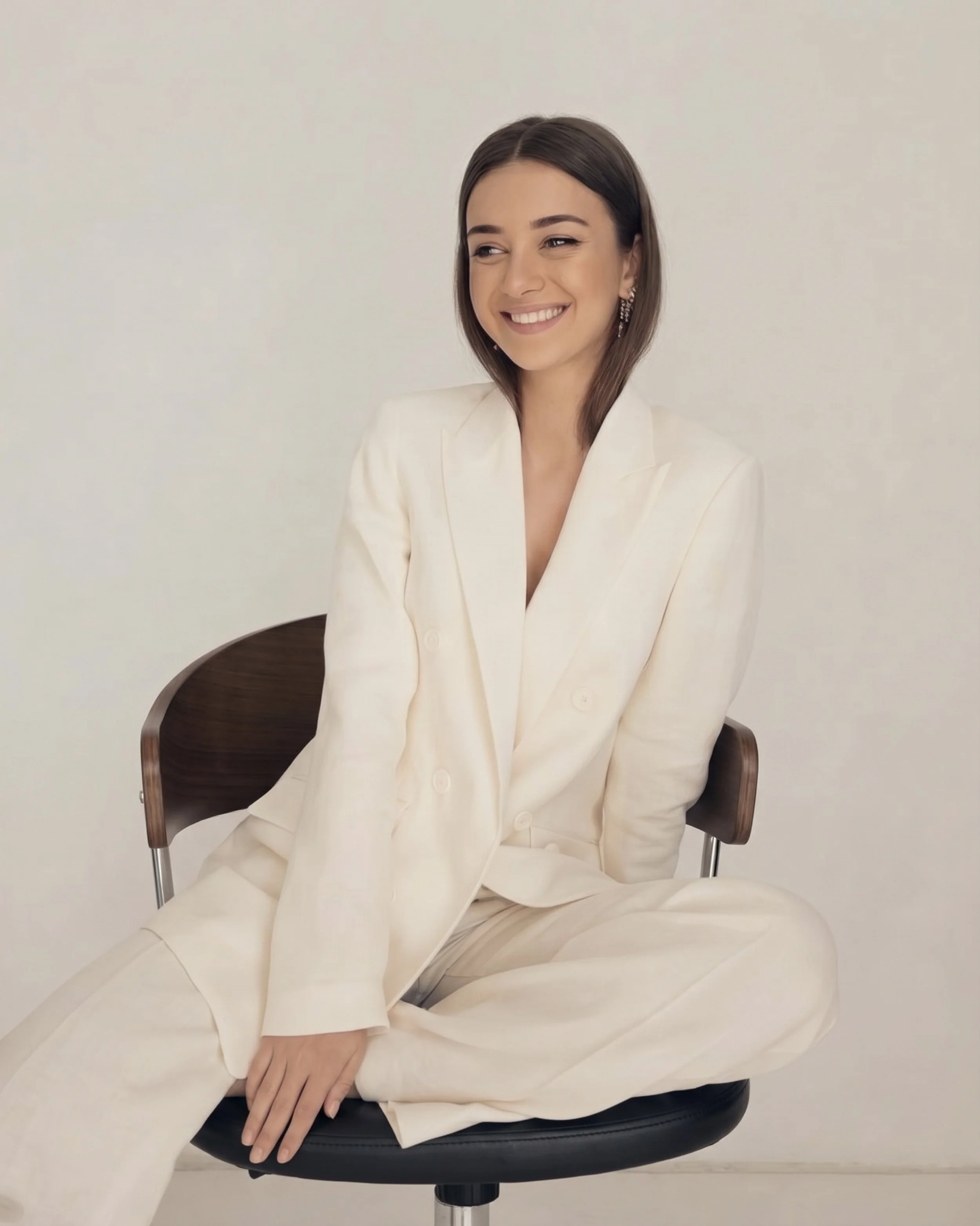 Interview with Cristina Marjinean, founder of Verso Visual