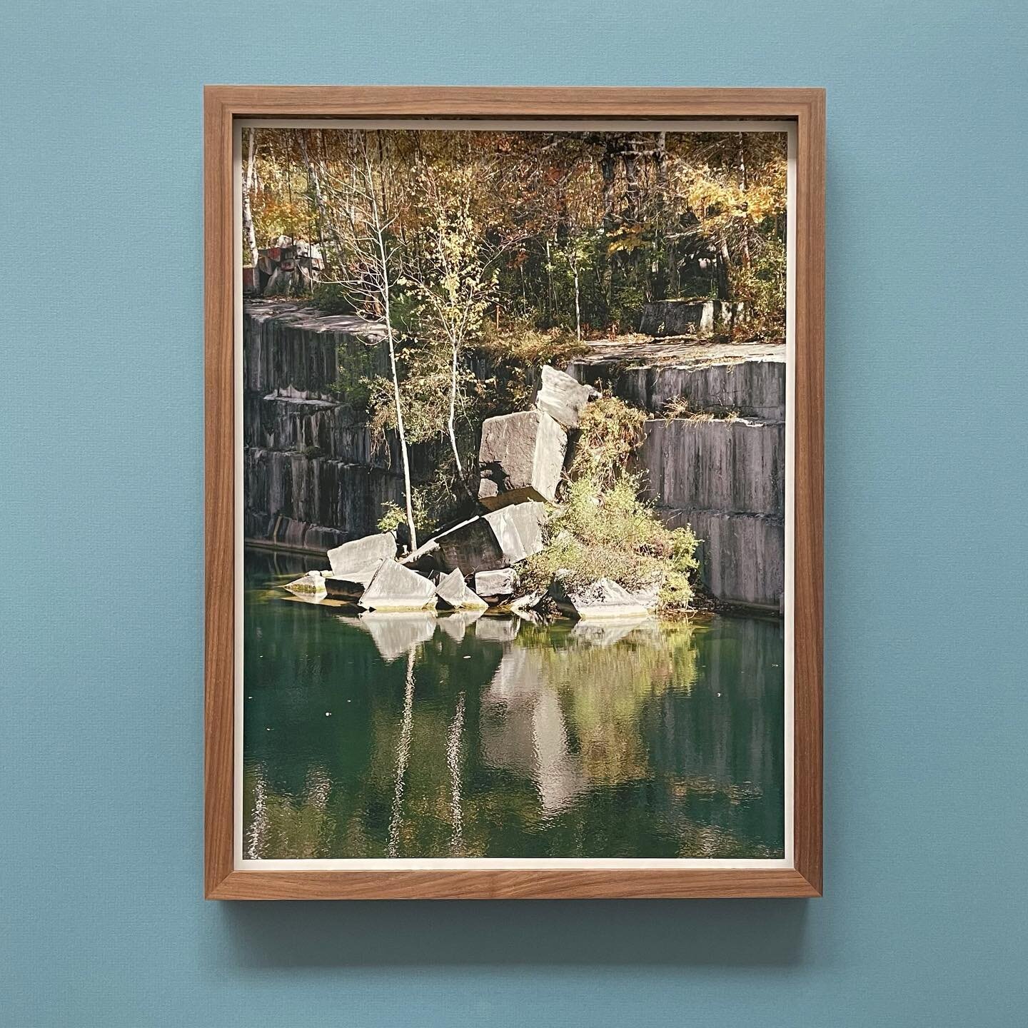 Quarry photograph by @oliverlott 🍂🏞
In waxed walnut frame, with maple splines and realtree camo fillets 🌲