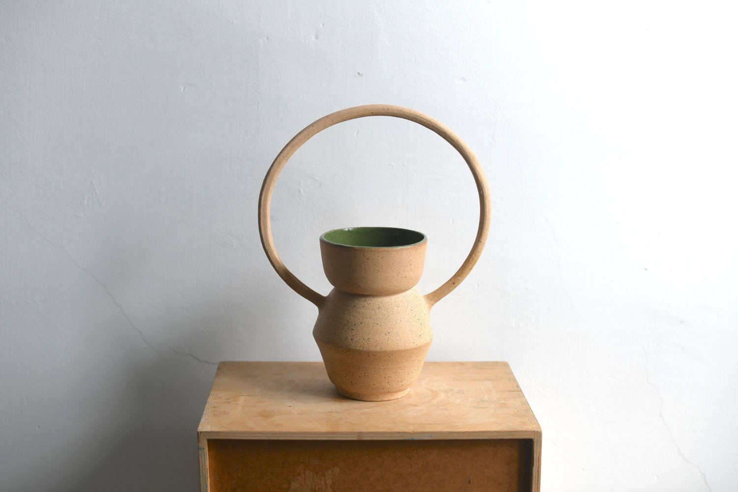 Hilma Vase in Buff/Green