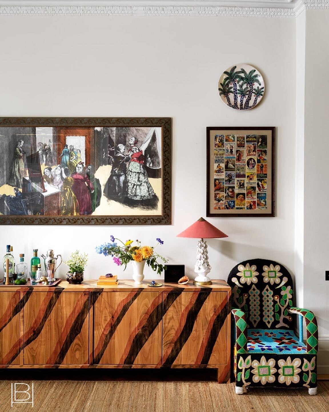 One wall, one lithograph, one perfect moment.

Have you ever had a moment where something comes together just as you'd imagined it? That's exactly what happened when this Paula Rego lithograph was hung on the wall of this drawing room, designed by Be