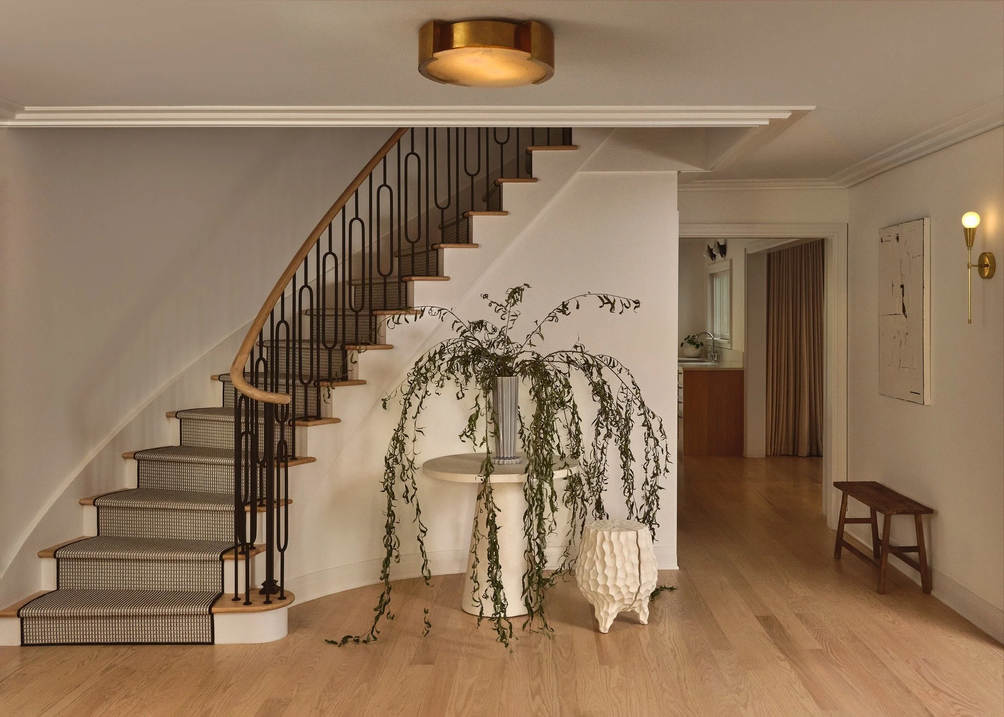 It's about the first moment you walk in the door. Design by @acdesignstudio

#hudsonvalleyinteriordesigner #hudsonvalleyhomes #InteriorDesignInspiration  #anaclaudiadesign #homesweethome