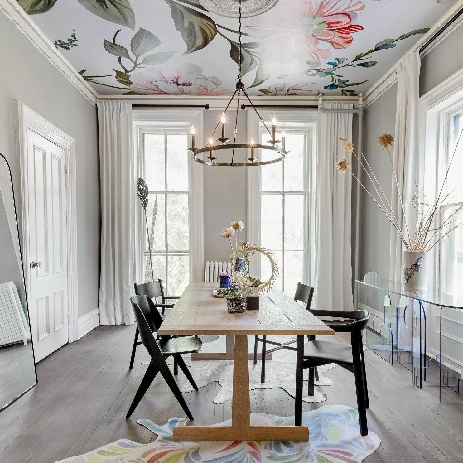 Reminder, don&rsquo;t forget the fifth wall

Designs:
@acdesignstudio  photo @&zwnj;rikkisnyder
@@nightpalm 
@kellywearstler 
Broom repost @@brookedidonato 

#muralceiling #interiordesigninsp #kingstonny #hvinterior