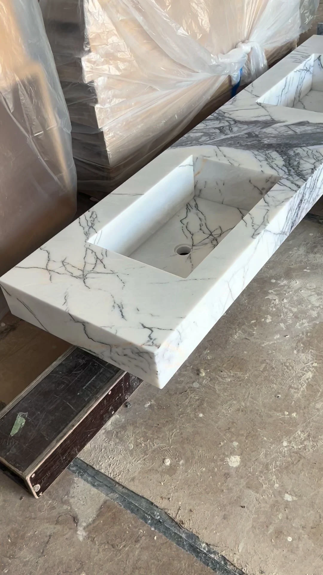 It's always a special day when @barratrumbore  works their magic. Custom marble fabrication for our Hudson River Hill project, in collaboration with @northriverarchitecture 

#CustomMarble #Craftsmanship #HudsonRiverHill #HudsonValleyDesign #ACDesign