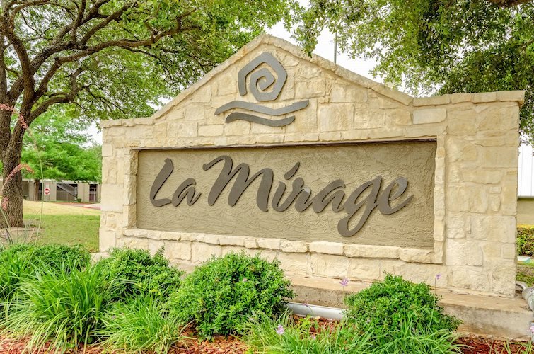 La Mirage Entrance Sign 1-min.jpeg
