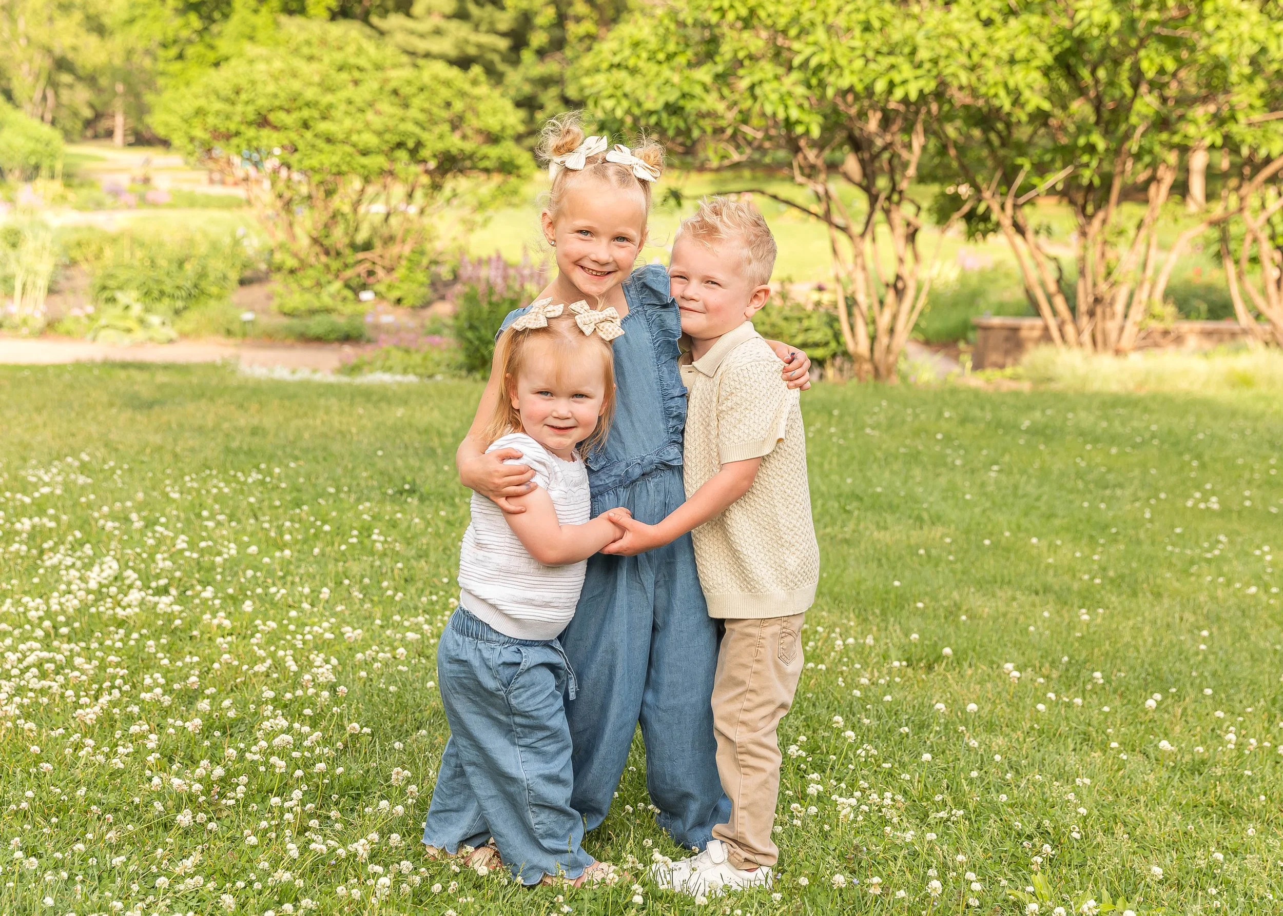 Family photos at Noerenberg Gardens in Orono, MN. Minnesota family photography. 