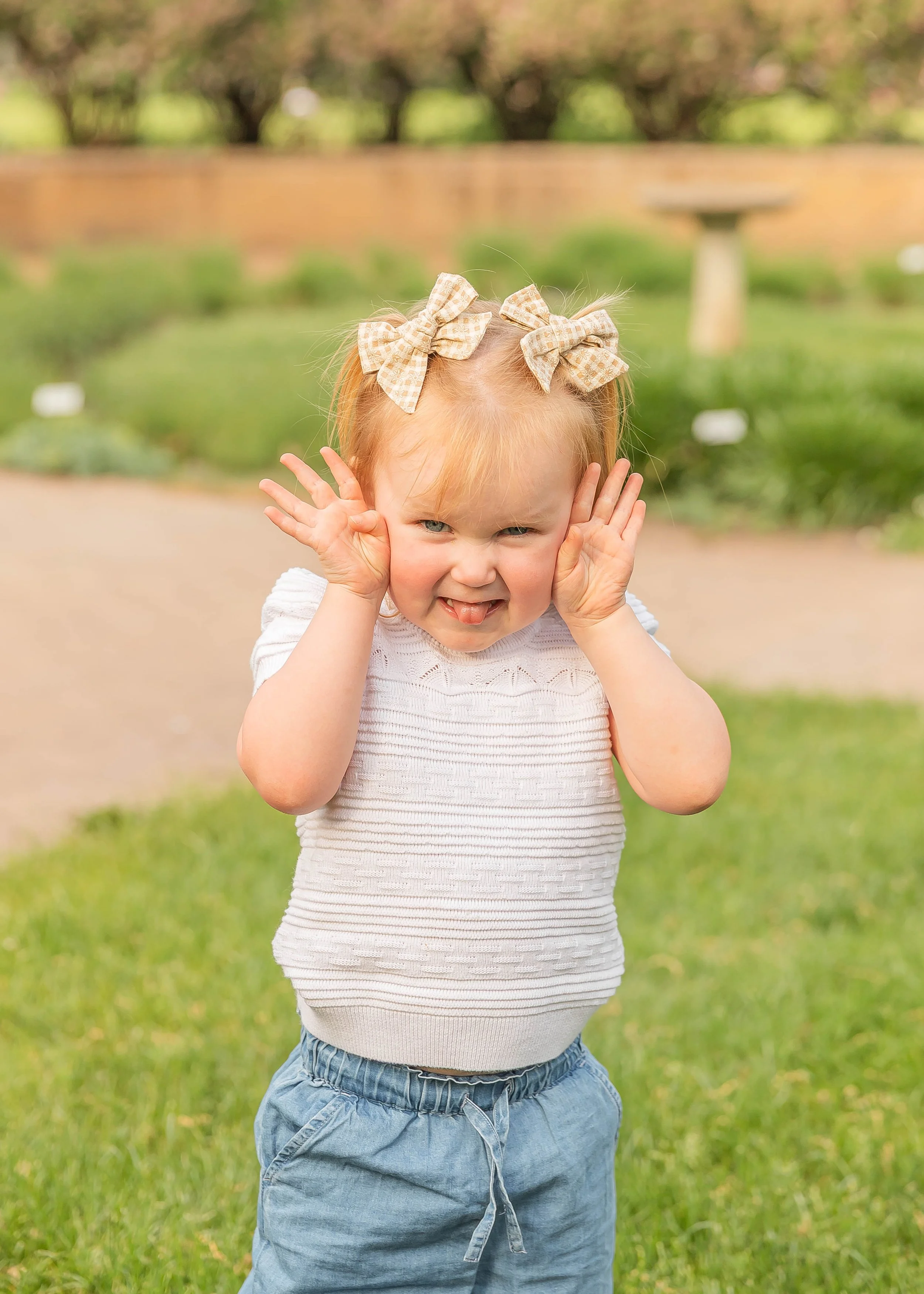 Family photos at Noerenberg Gardens in Orono, MN. 