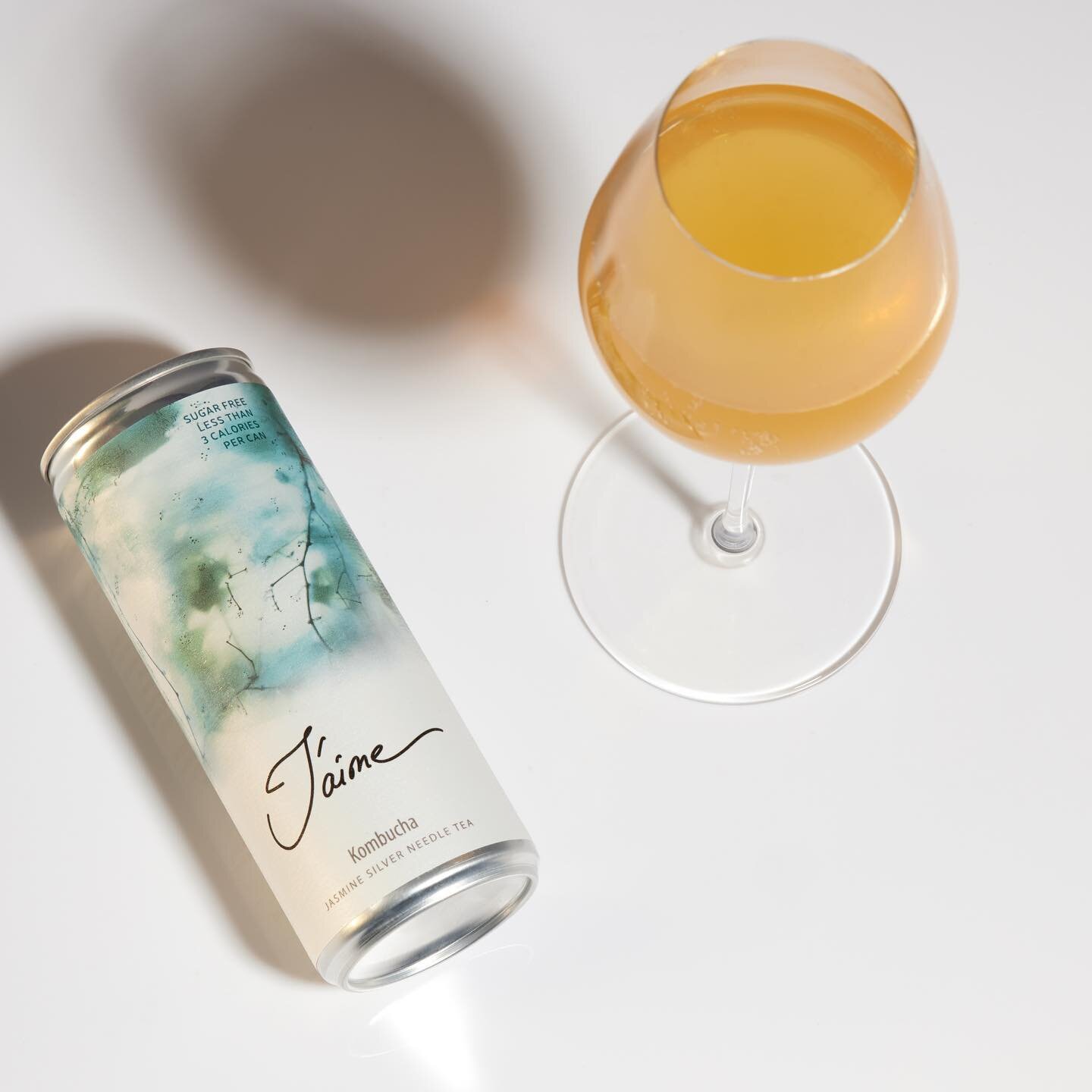 Made using a unique combination of four of the world&rsquo;s most exceptional white and green teas (Snow Bud, Jasmine Huang Shan Ya, Sencha and Jasmine Ying Zhen Silver Needle), J&rsquo;aime Original Kombucha is made in small batch production in the 