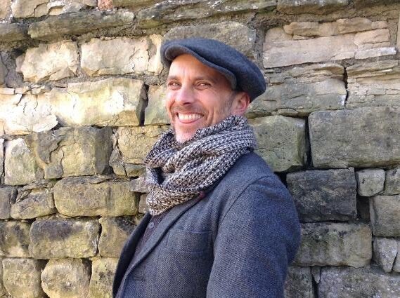 It's time for a scarf on those wild winter walks. This natural dark grey and cream Jacob Wool with a fine Welsh Black stripe scarf is woven in a 2/2 twill, a traditional weave from The Outer Hebrides.

Each scarf is available in two sizes:
140x25cm &