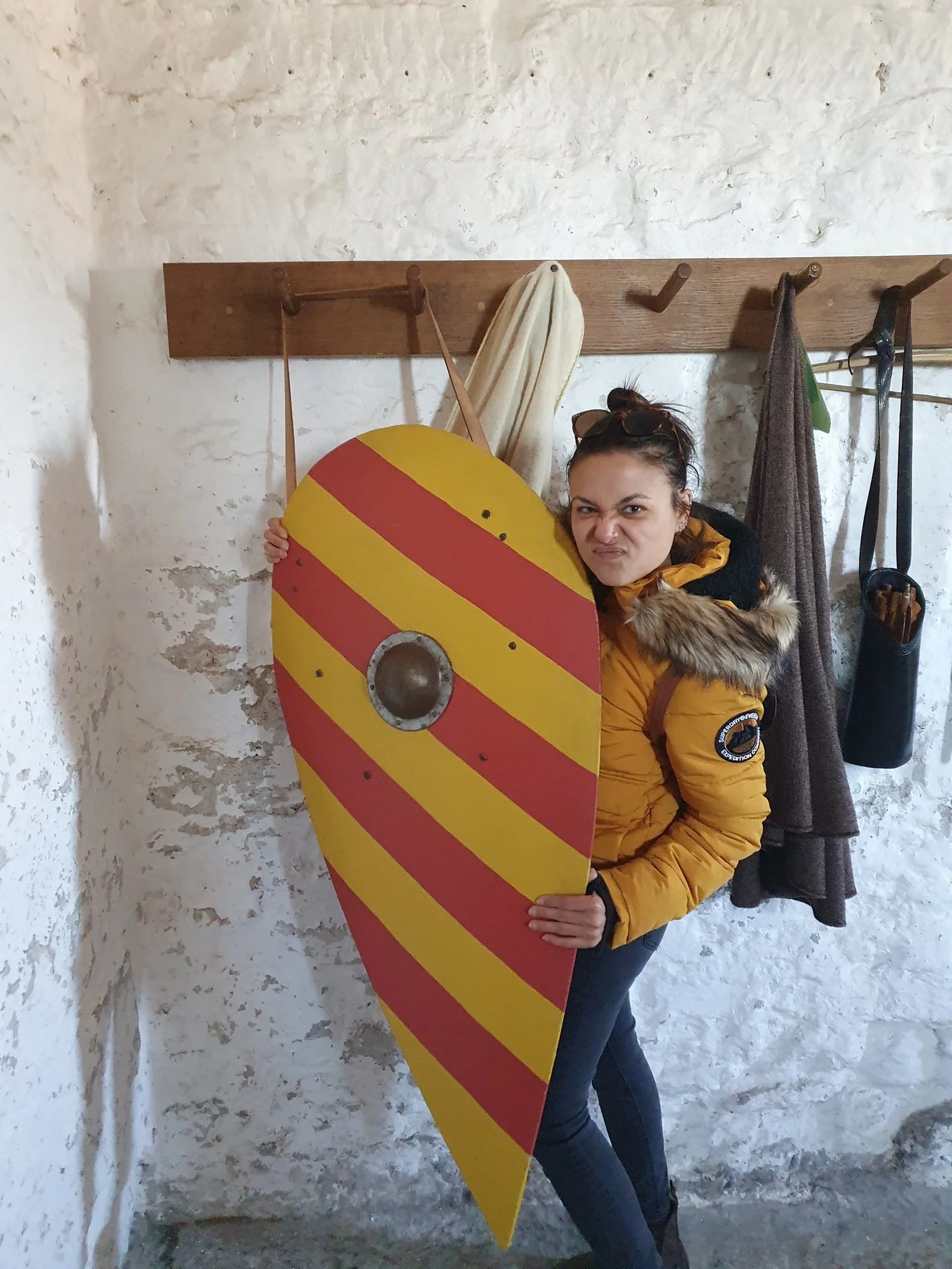 'Make a mean face!!'