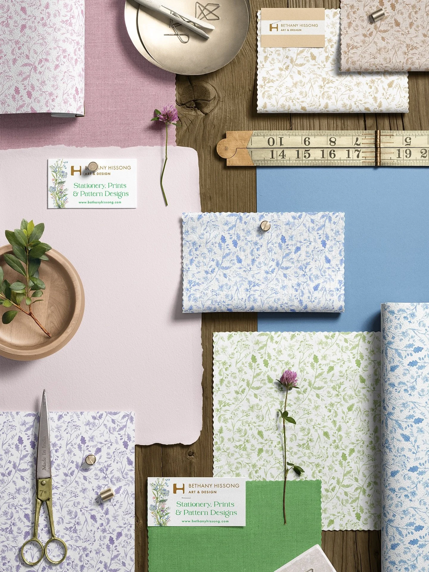 I know&mdash; it&rsquo;s hard to believe you&rsquo;re seeing patterns again! 😂 @creatsyofficial came out with this mockup and I intended to do some more notecard/calendar watercolors, but I started painting little flowers instead! I LOVE a pretty ca