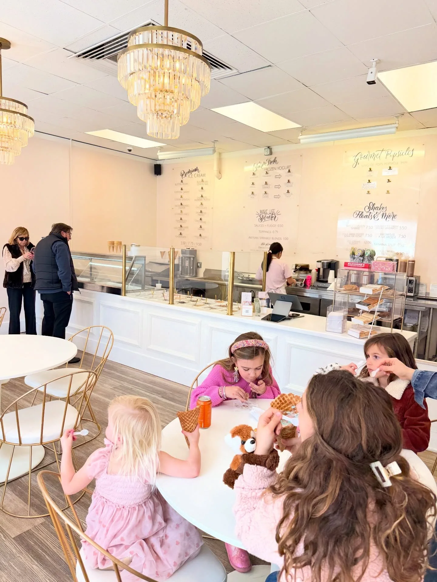 We had a really fun afternoon at Sweethaven Ice Cream Shop in Franklin today! @sweethaven_tn  Madi signed lots of books (and so did I)!! It was so fun to meet the real life characters n Cartwheel Anyway! 😁💕 If you haven&rsquo;t gotten your copy yet
