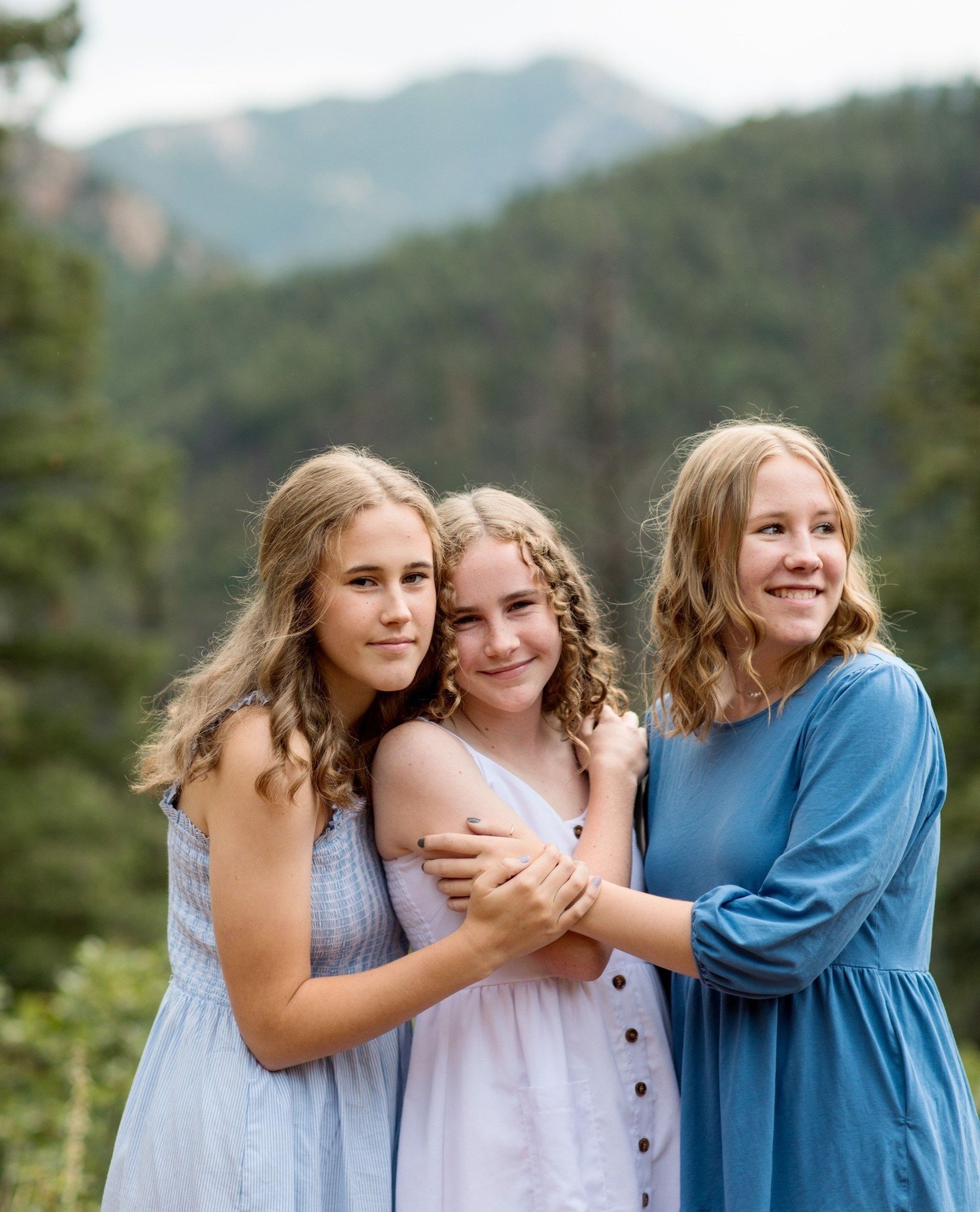 Sisters. ⁠
.⁠
.⁠
.⁠
.⁠
#goodphotocoloradosprings #coloradospringsfamilyphotographer #coloradospringsphotographer #coloradofamilyphotographer #coloradophotographer