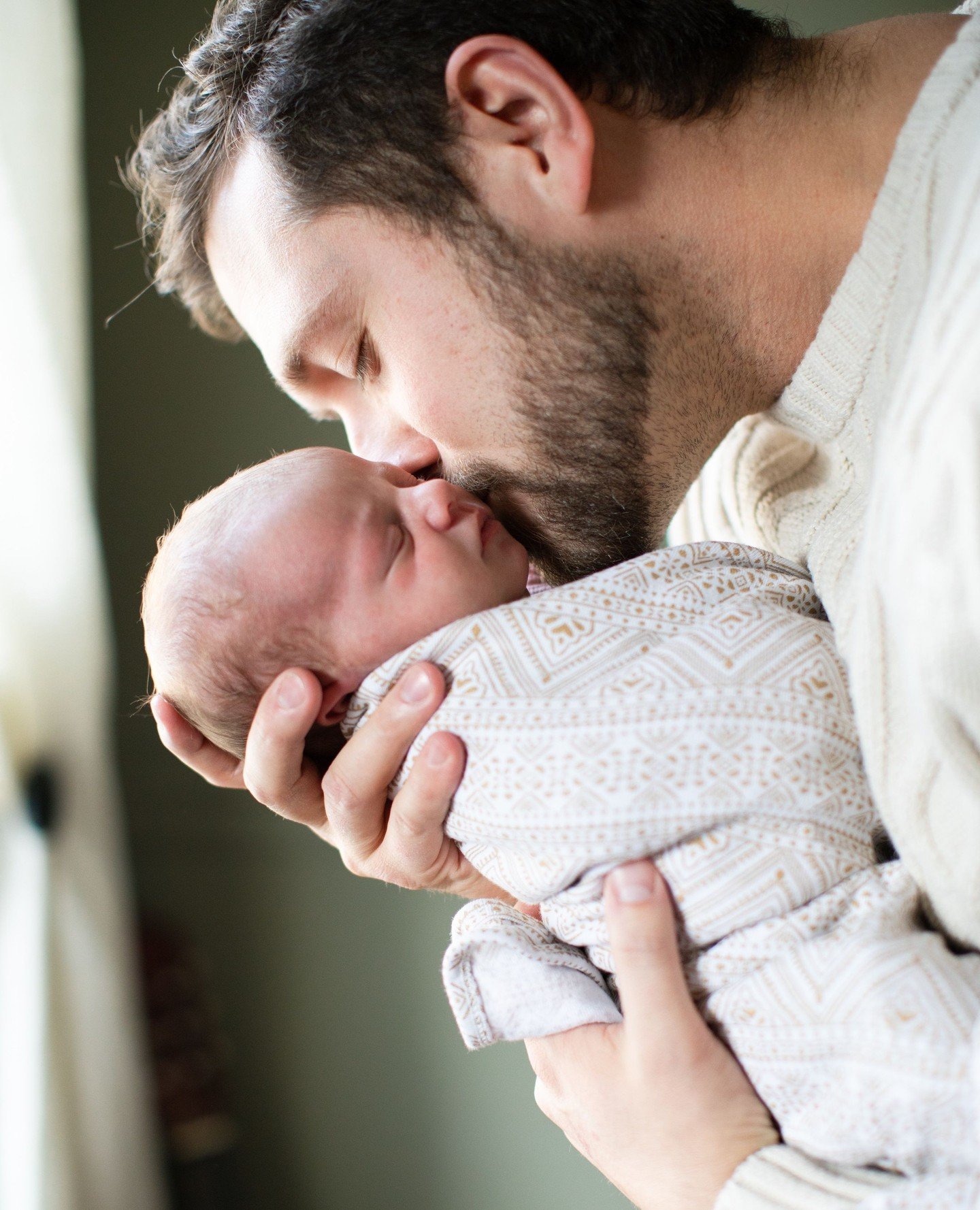 Smitten. ⁠
.⁠
.⁠
.⁠
.⁠
Colorado Springs photographer, Colorado Springs newborn photographer, Colorado Springs family photographer, at home photo session, colorado family photographer, Colorado newborn photographer
