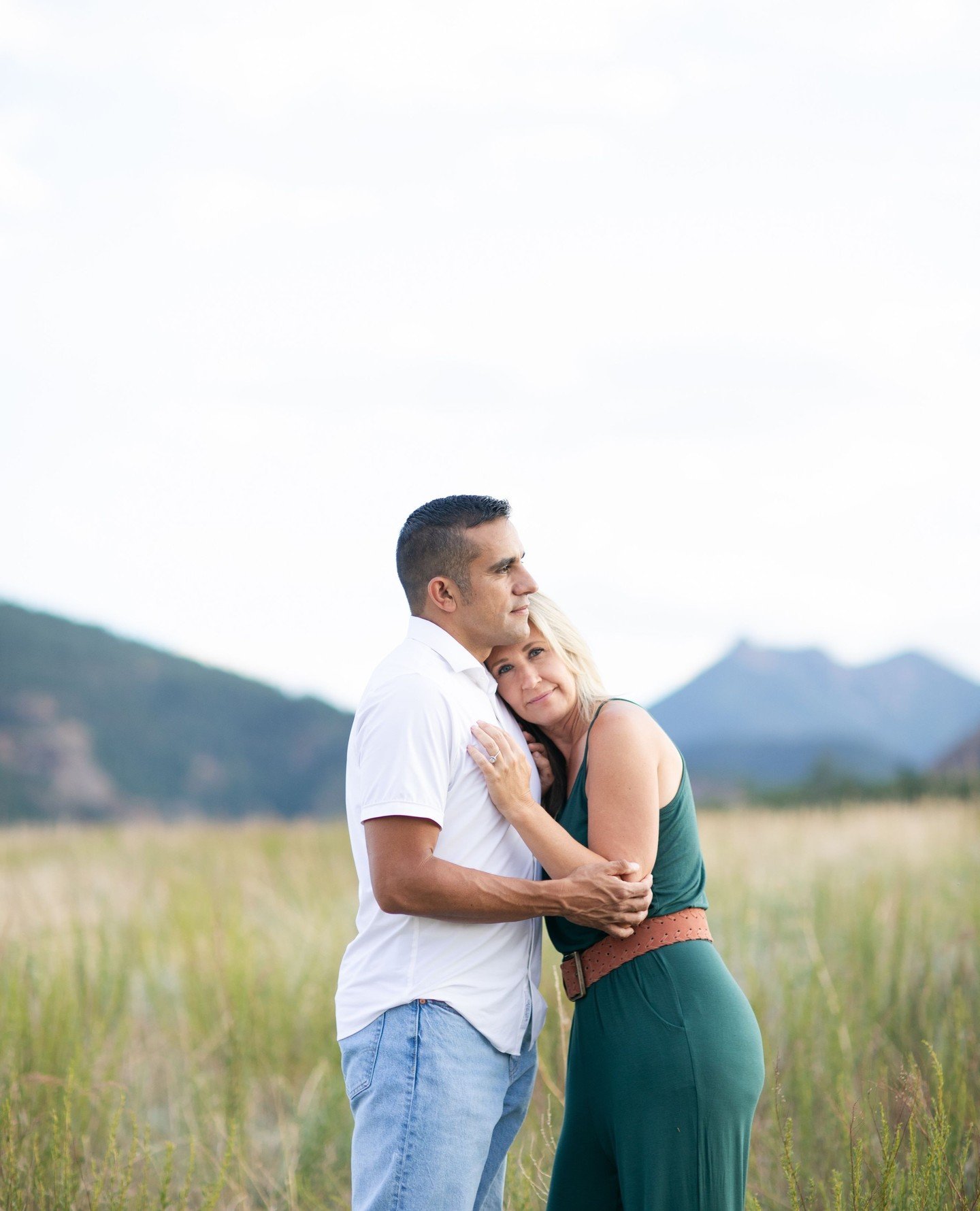 These warm, summery shoots are just around the corner and I can't wait! This was one of my favorites from last year and I just had to bring it to the feed again. ⁠
.⁠
.⁠
.⁠
.⁠
Colorado Springs family, Colorado Springs photography, summer photoshoot, 