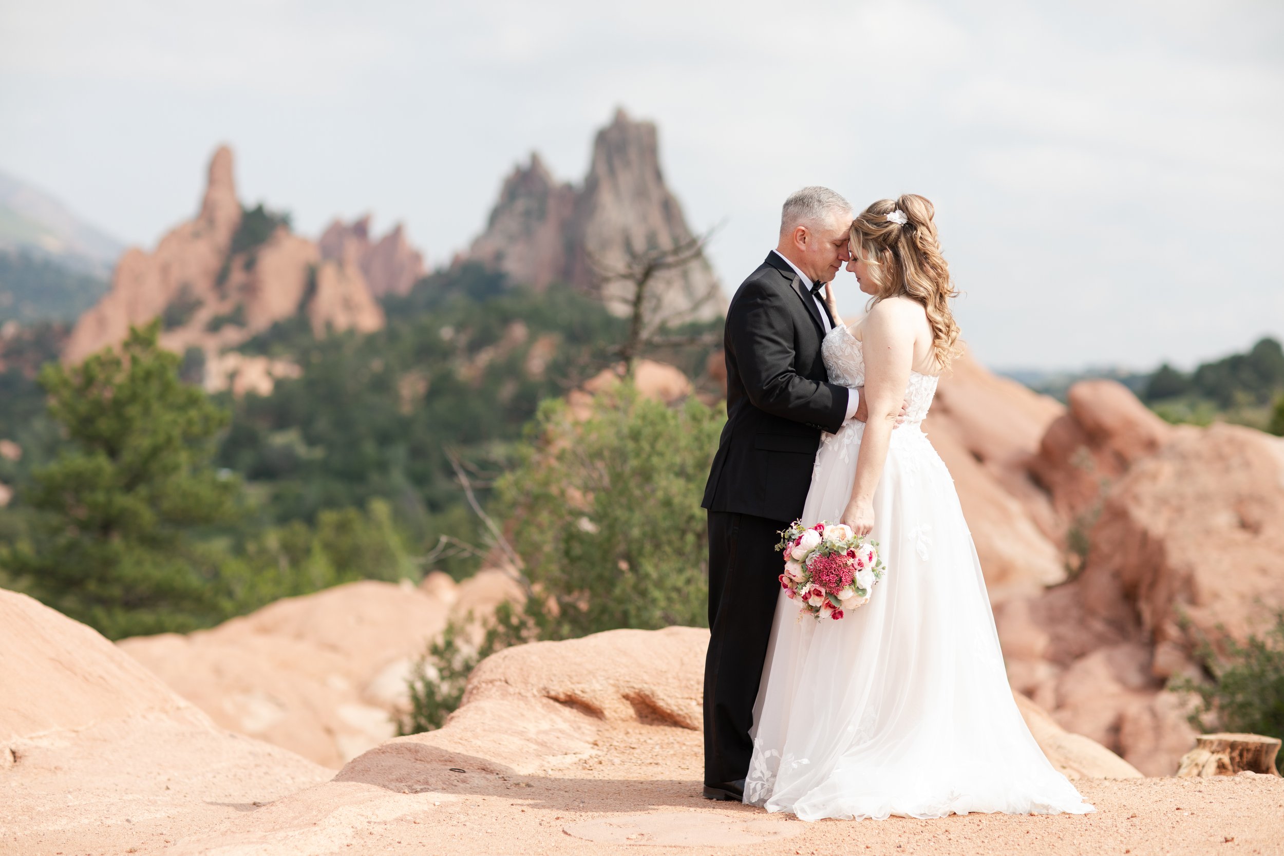 Jenn &amp; Raff || Elopement in Colorado Springs at Garden of the Gods