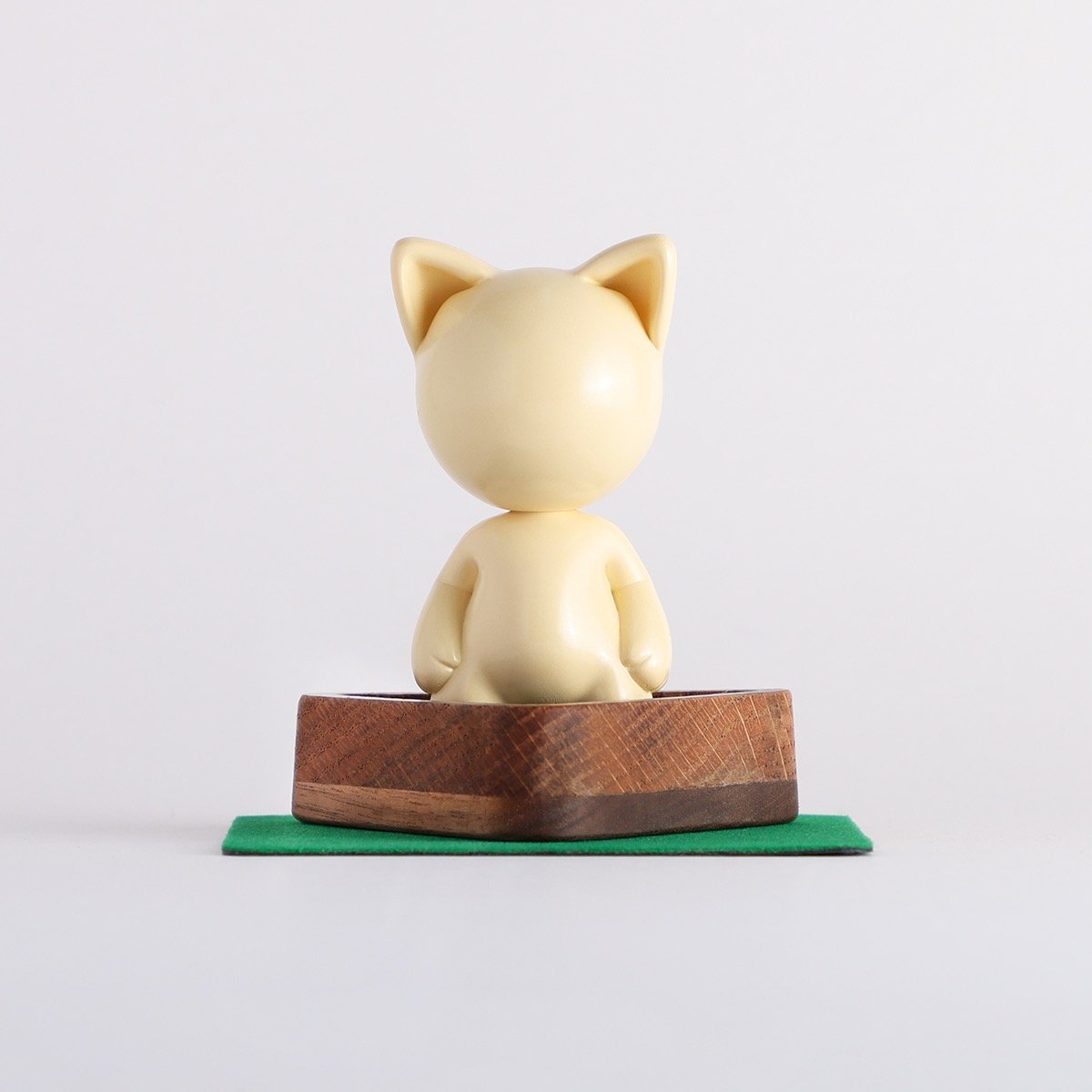 CueBall-Stand.jpeg