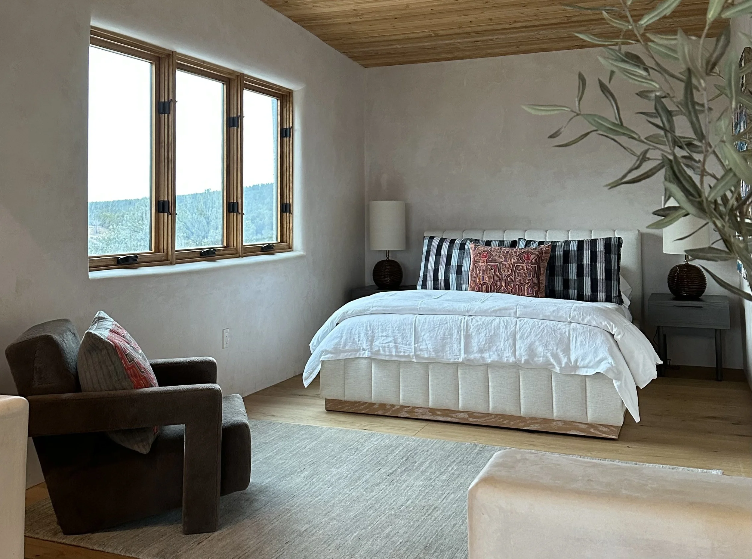 odds-and-ends-01-bedroom-channel-tufted-bed.jpg