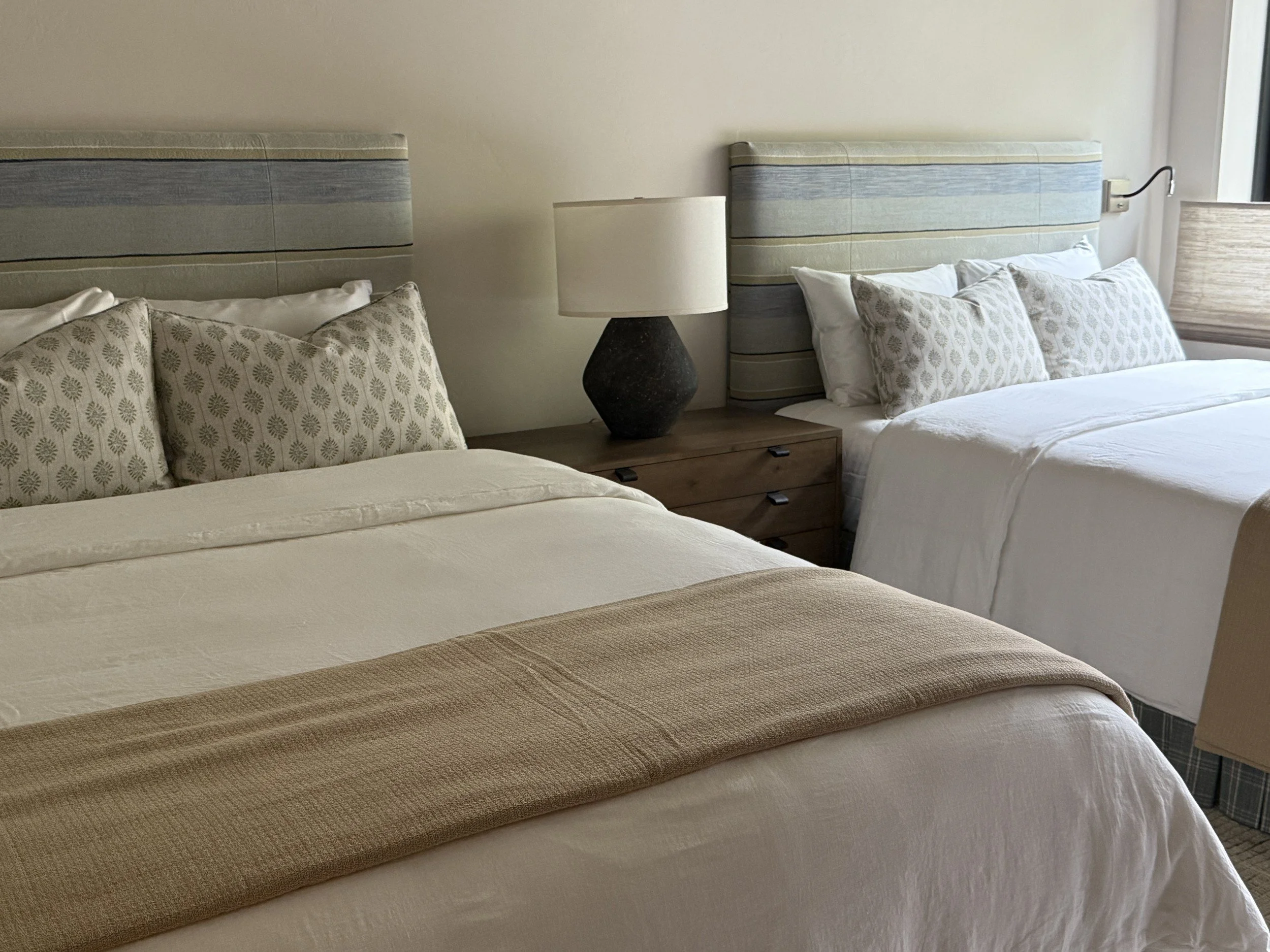 taos-ski-valley-cabin-2-09-guest-bedroom-twin-beds.jpg