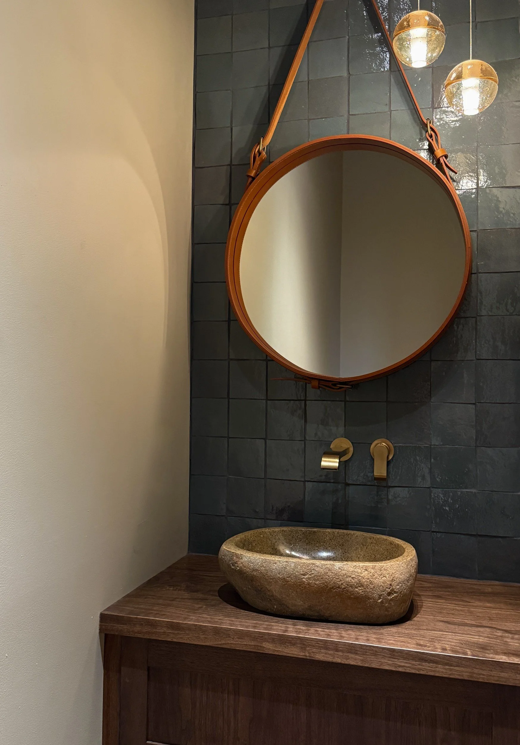 high-desert-09-powder-room.jpg