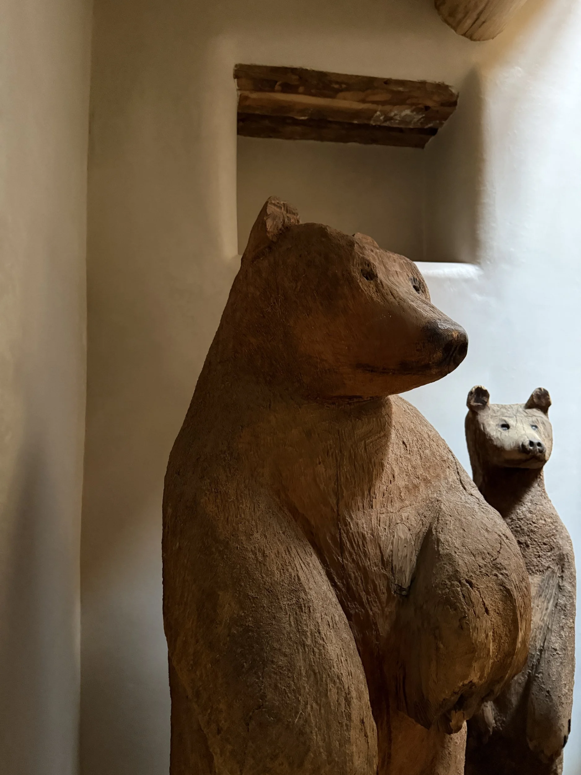 odds-and-ends-02-carved-wood-bears.jpg