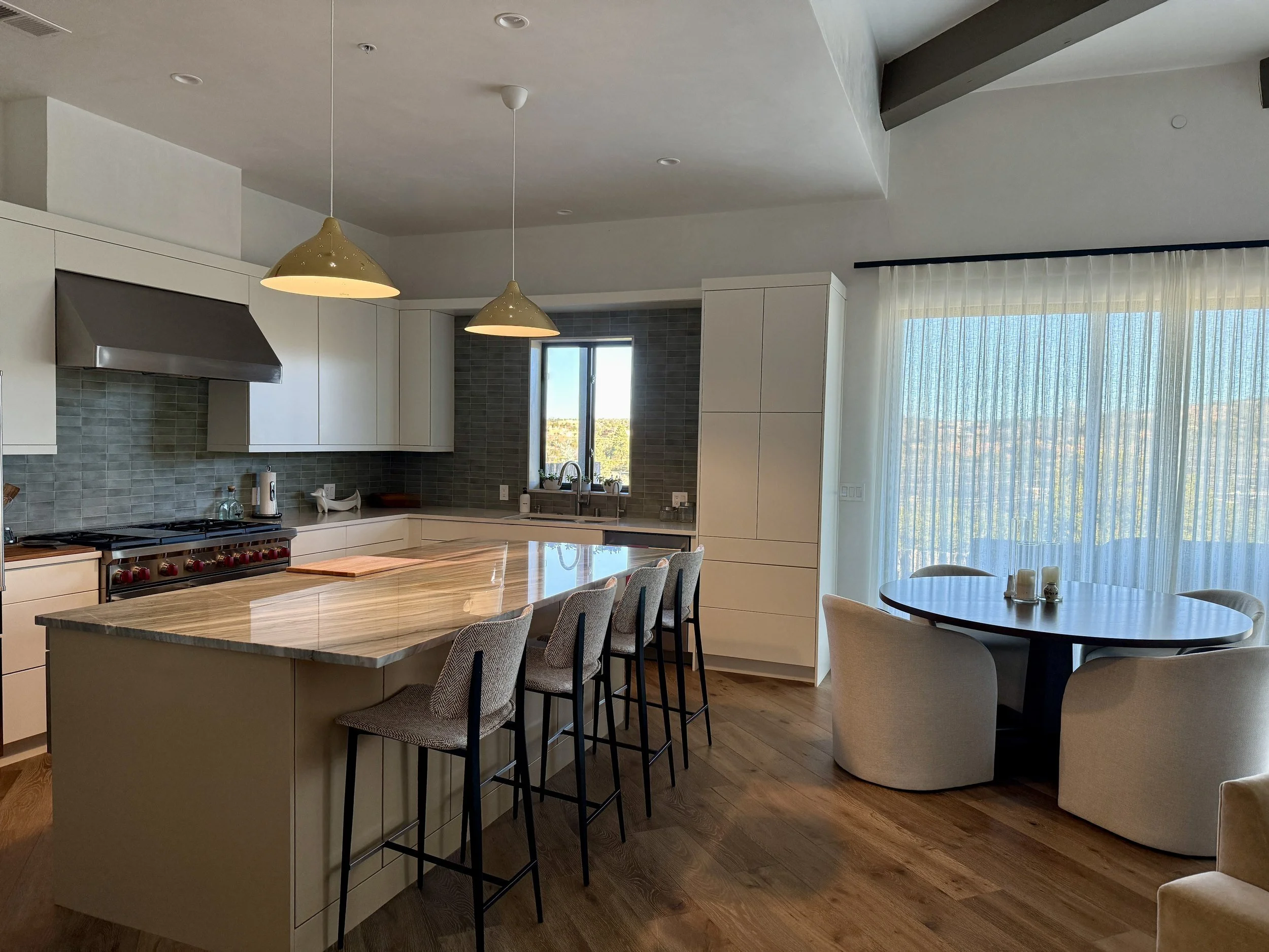 odds-and-ends-05-kitchen-dining.jpg