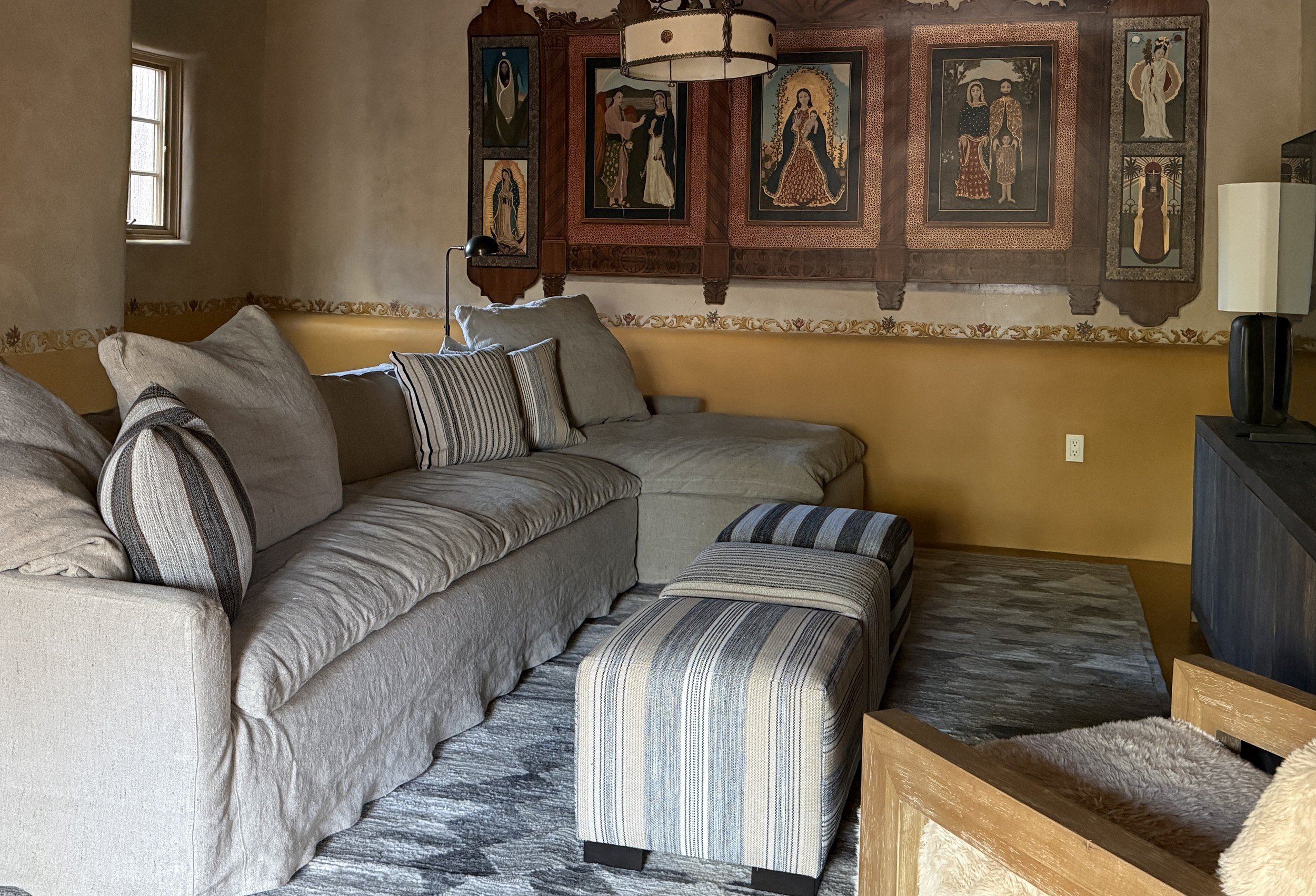 weekend-retreat-03-den-retablo-wall.jpg