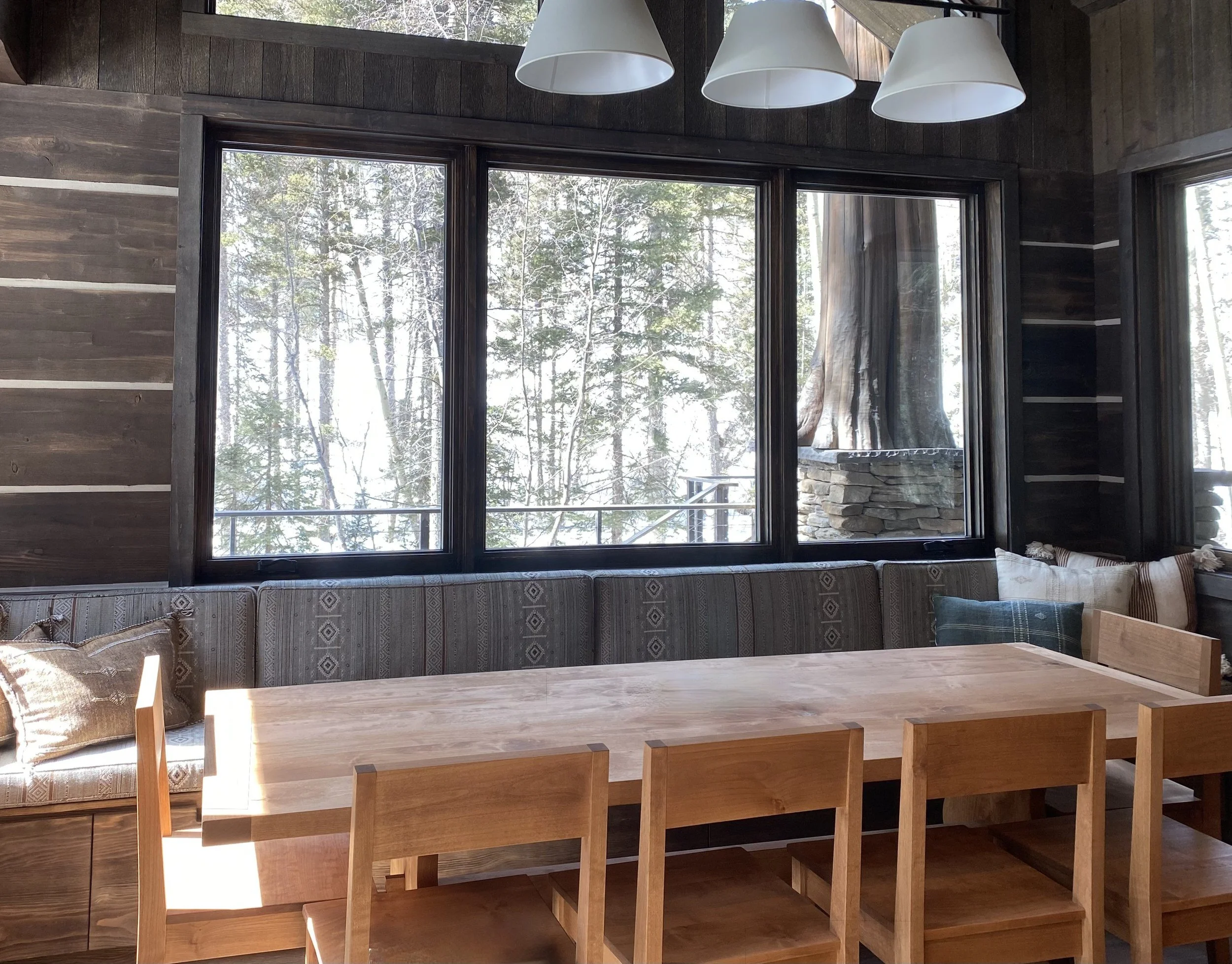 taos-ski-valley-cabin-1-03-dining-room-banquette.jpg