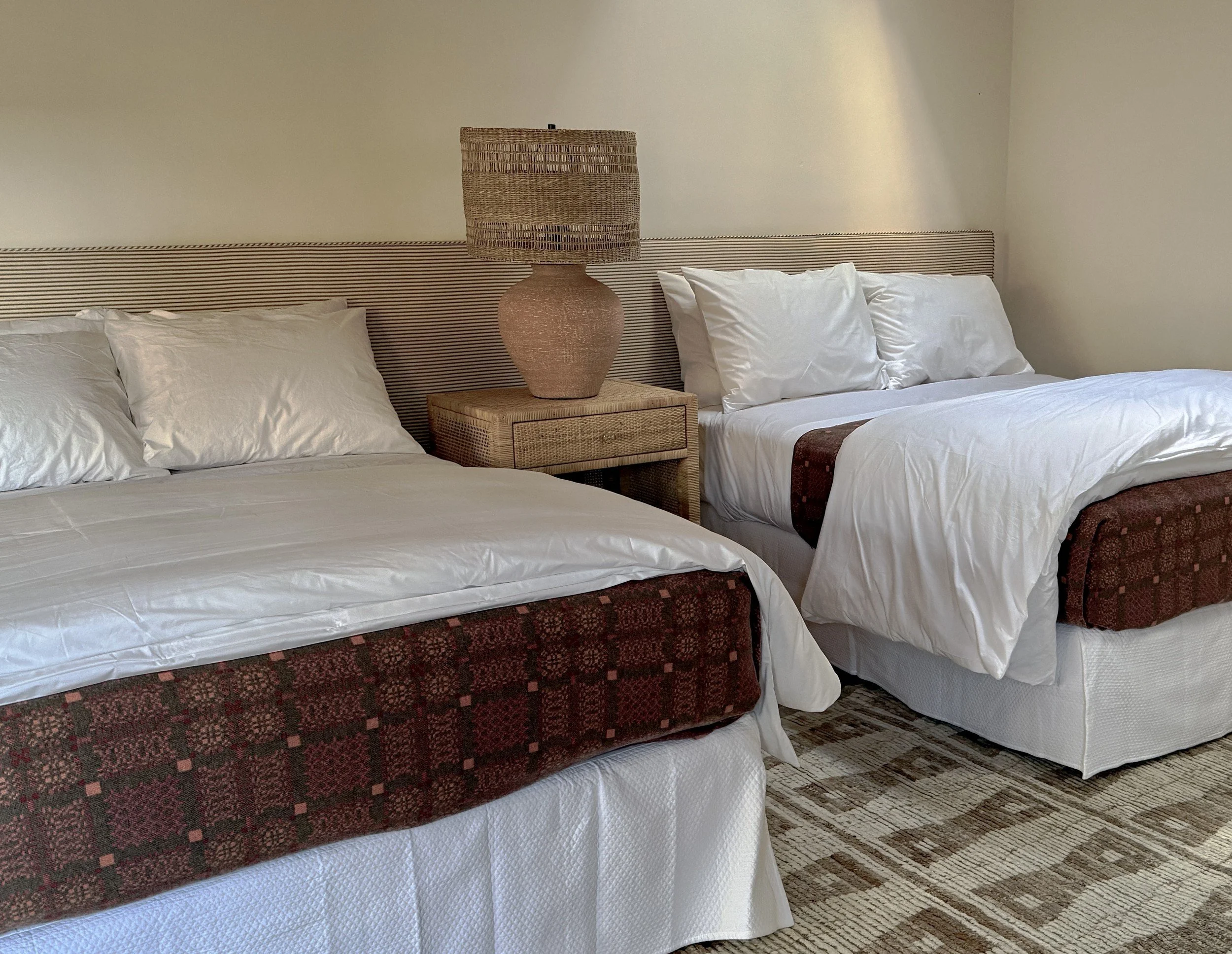 weekend-retreat-06-guest-bedroom-twin-beds.jpg