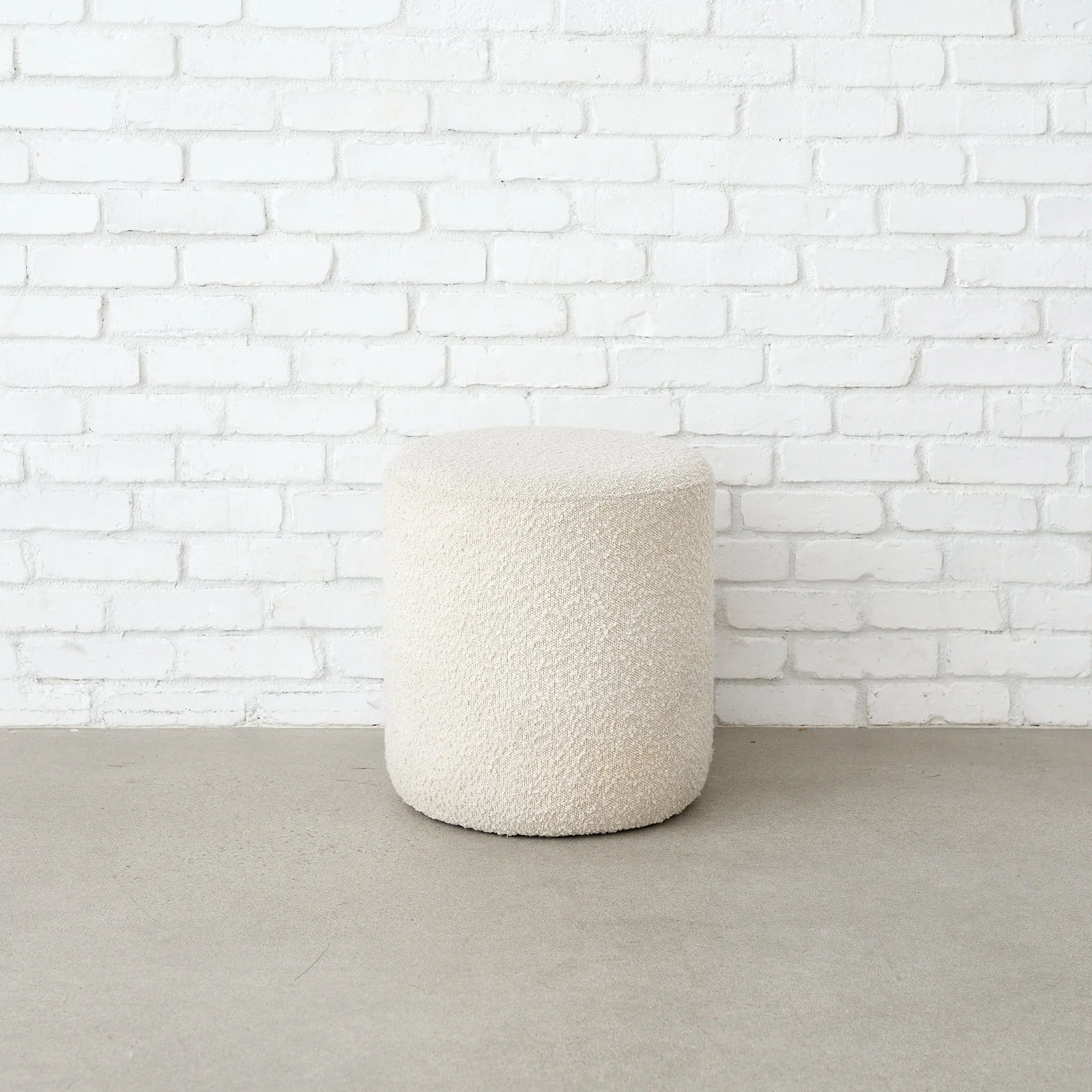 white stool__1939.jpg