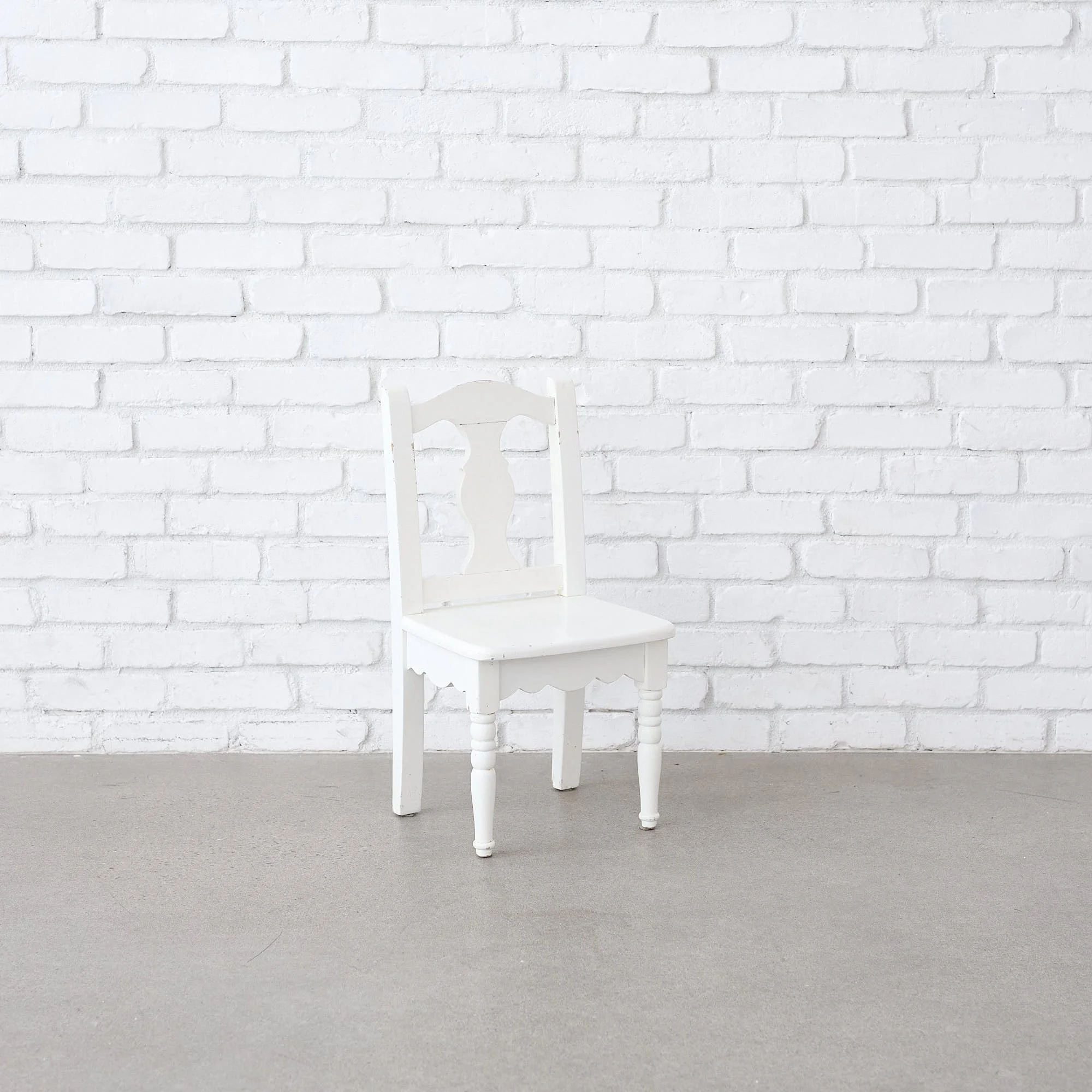 white little chair_1918.jpg