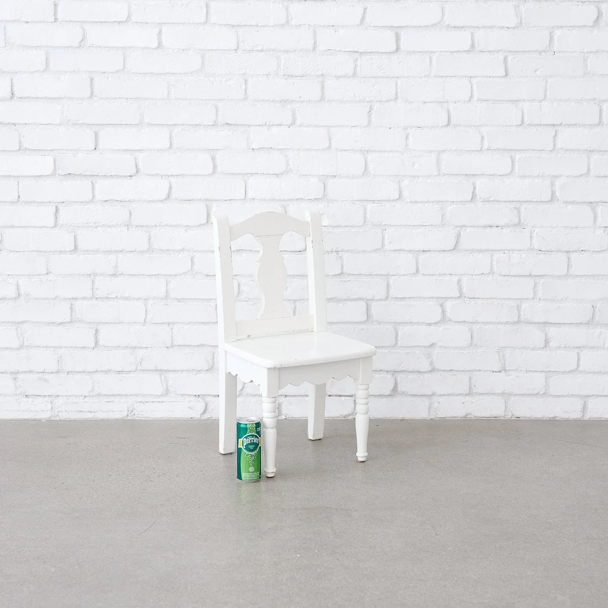 white little chair_1920.jpg