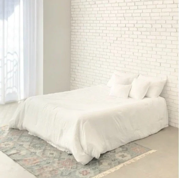 Queen Size Bed & Beddings