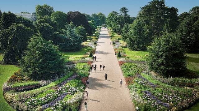 royal-botanic-gardens-kew-stroll-the-great-broad-walk-borders-0d90a90191391fa7562ba3f5ed8195f4.jpg