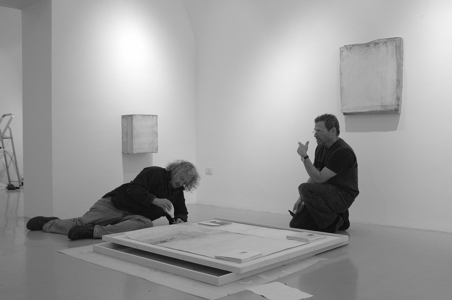 7. Lawrence Carroll & Steve Riedell set up the exhibition A conversation betweeen friends.jpg