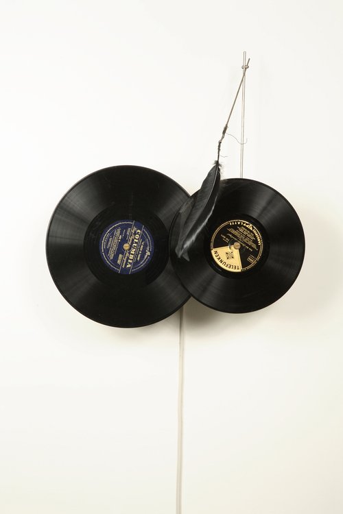 3. Schwarze Arie, 1996, vinyl records, mechanical device, feather, 50 x 50 x 20 cm ca..jpg