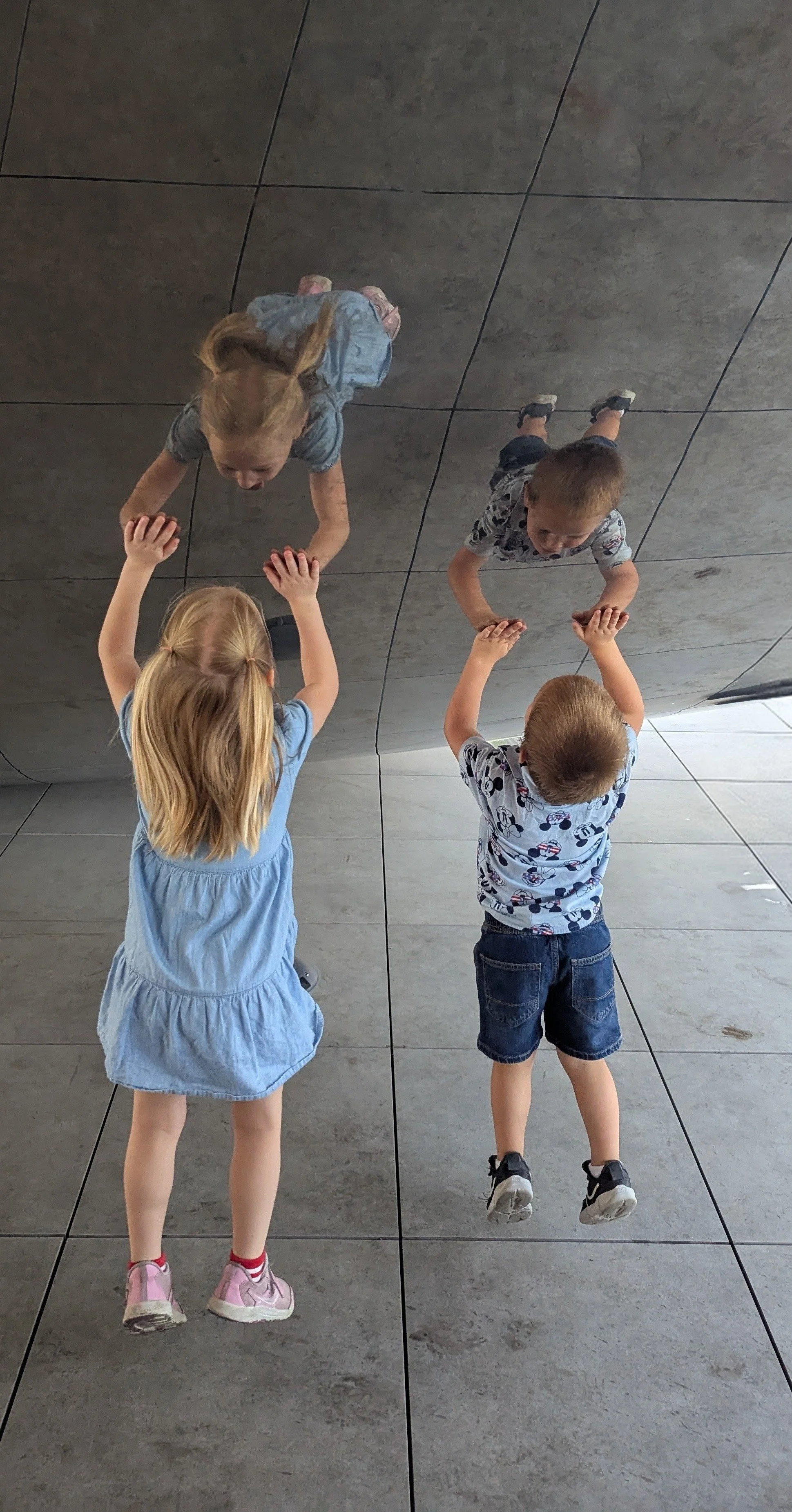 Violet and Harvey, Cloud Gate