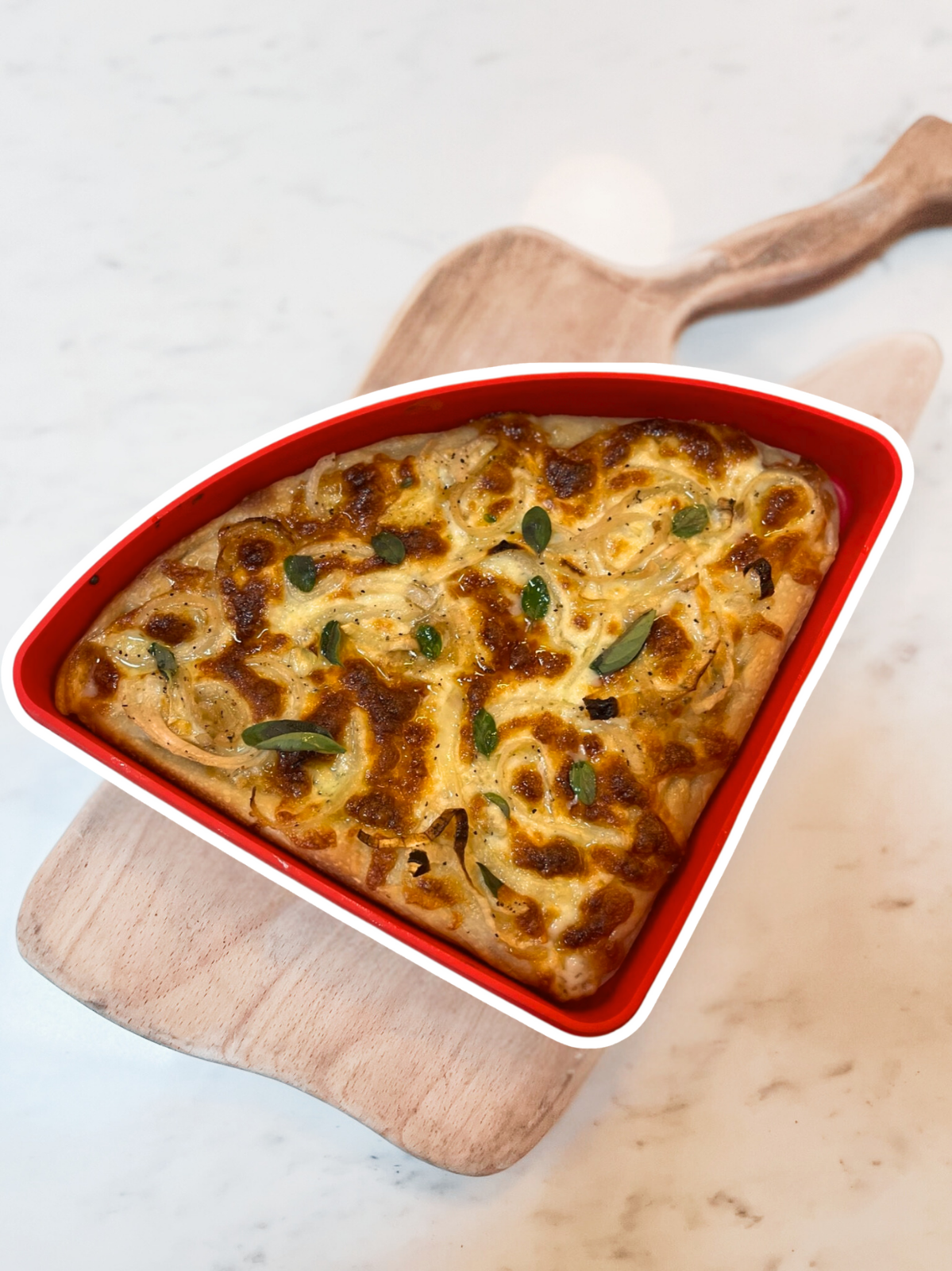 Meet the eco-friendly Pizza Pac™ in Saucy Red.  Non-toxic and BPA-free alternative to foil and plastic wrap  with fresh wood fire pizza..