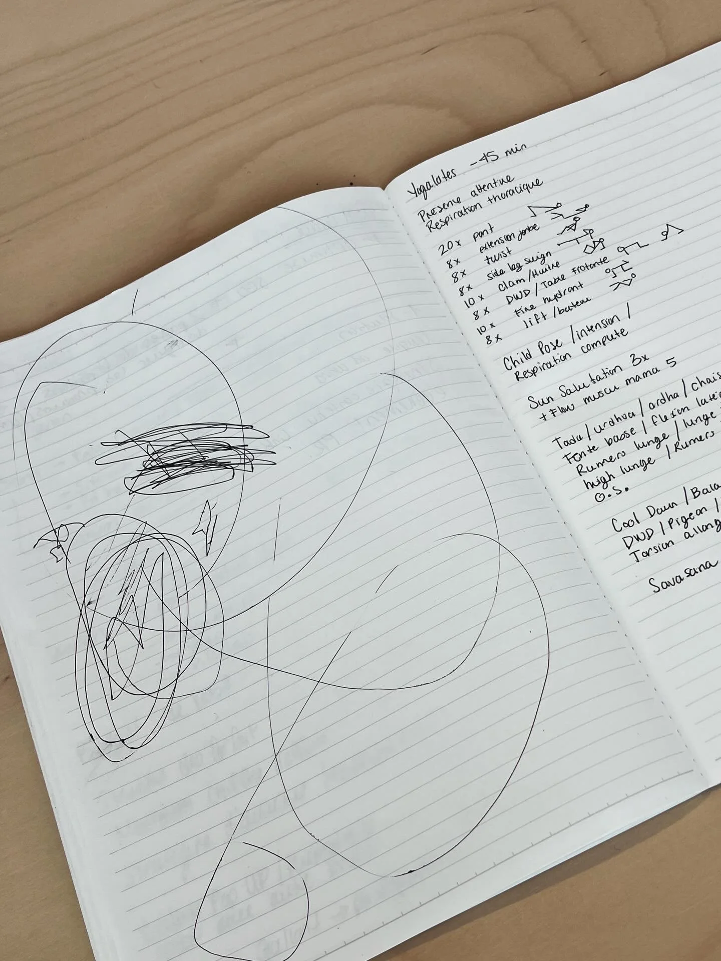 Surprise d&rsquo;Ari ✏️ Quoi de mieux que de debuter une s&eacute;ance matinale yogalates avec un dessin de mon coco! ✨
En plus c&rsquo;est full house ce matin @bougeotteetplacotine 🧘